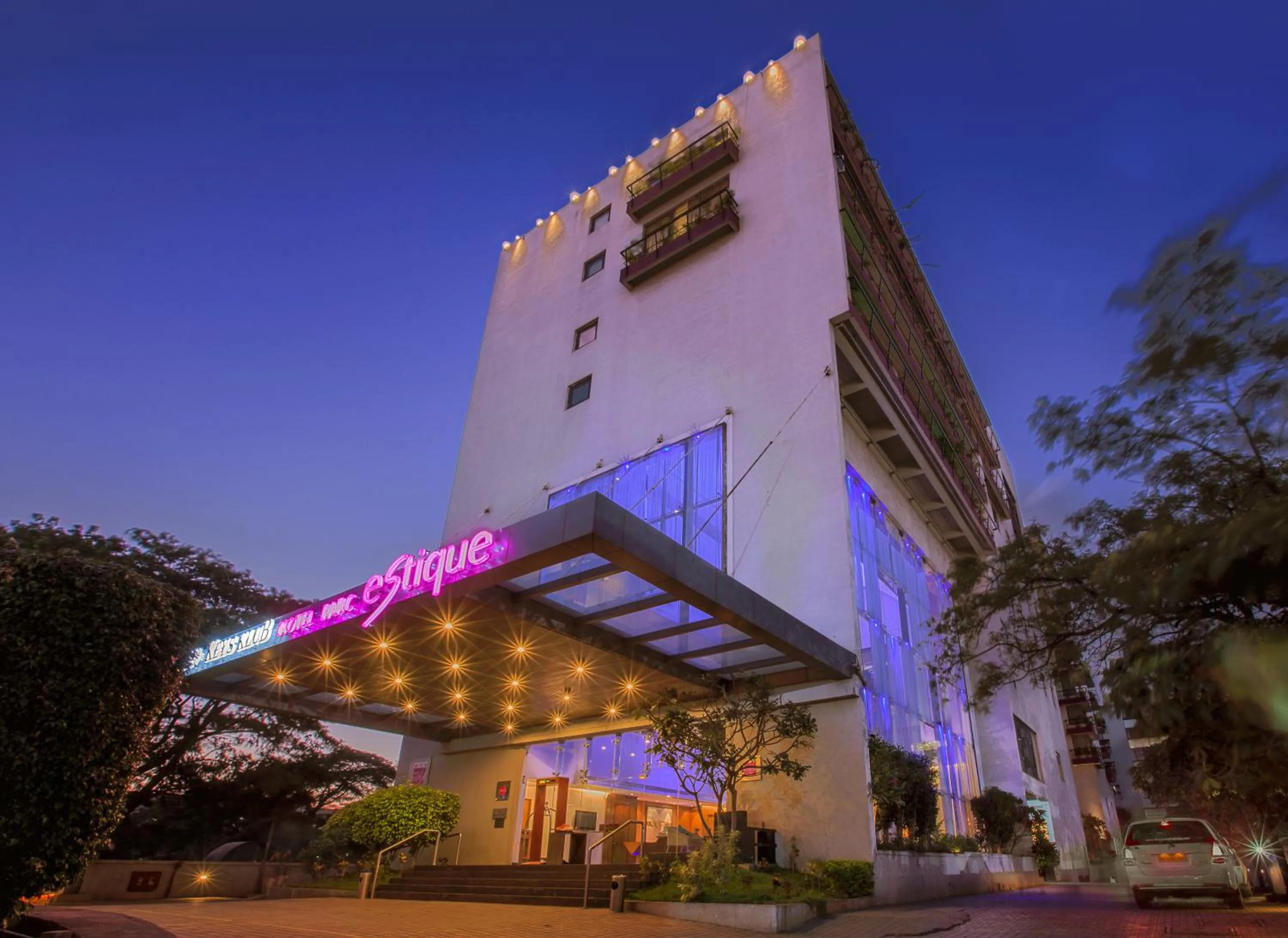 Facade/entrance in Hotel Parc Estique