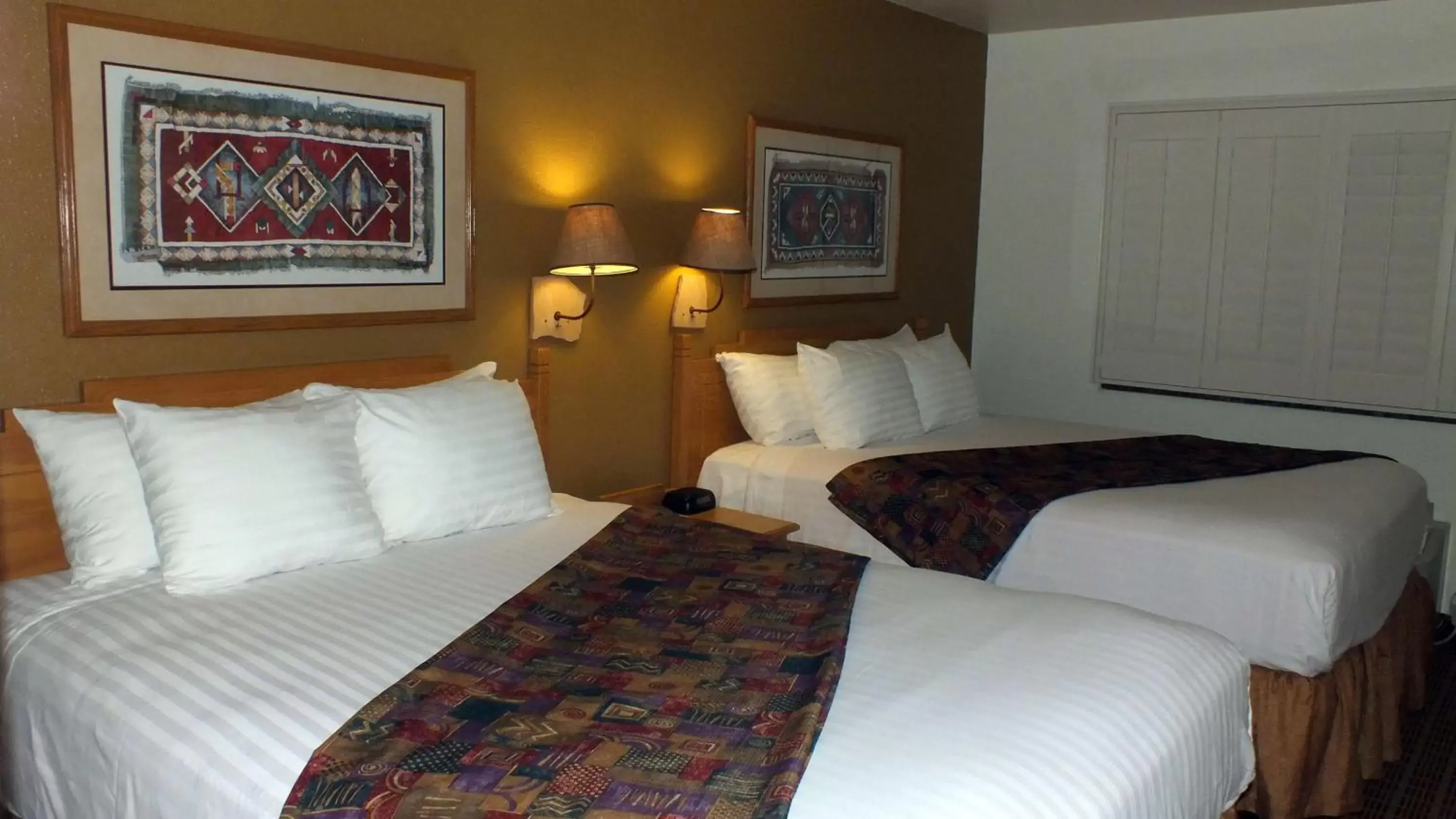 Photo of the whole room, Bed in Best Western Gold Canyon Inn & Suites