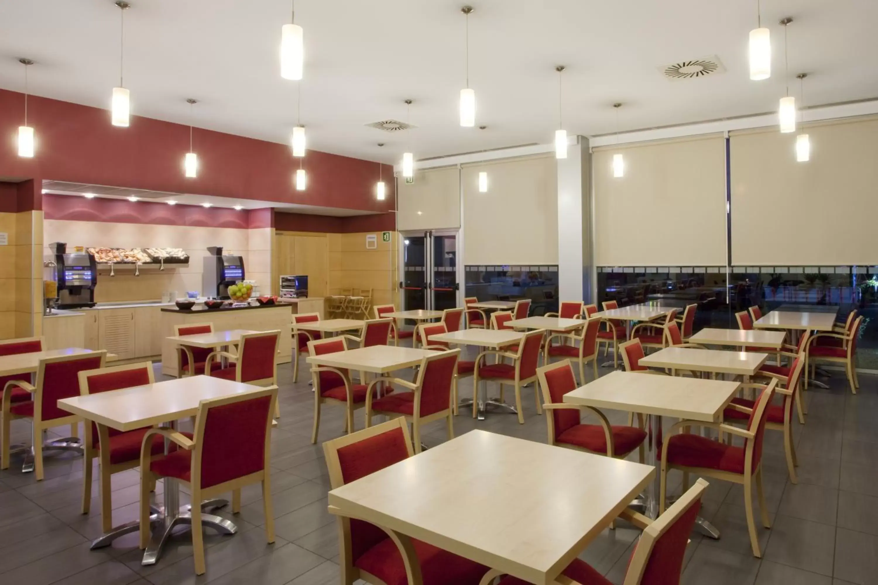 Restaurant/Places to Eat in Holiday Inn Express Málaga Airport, an IHG Hotel