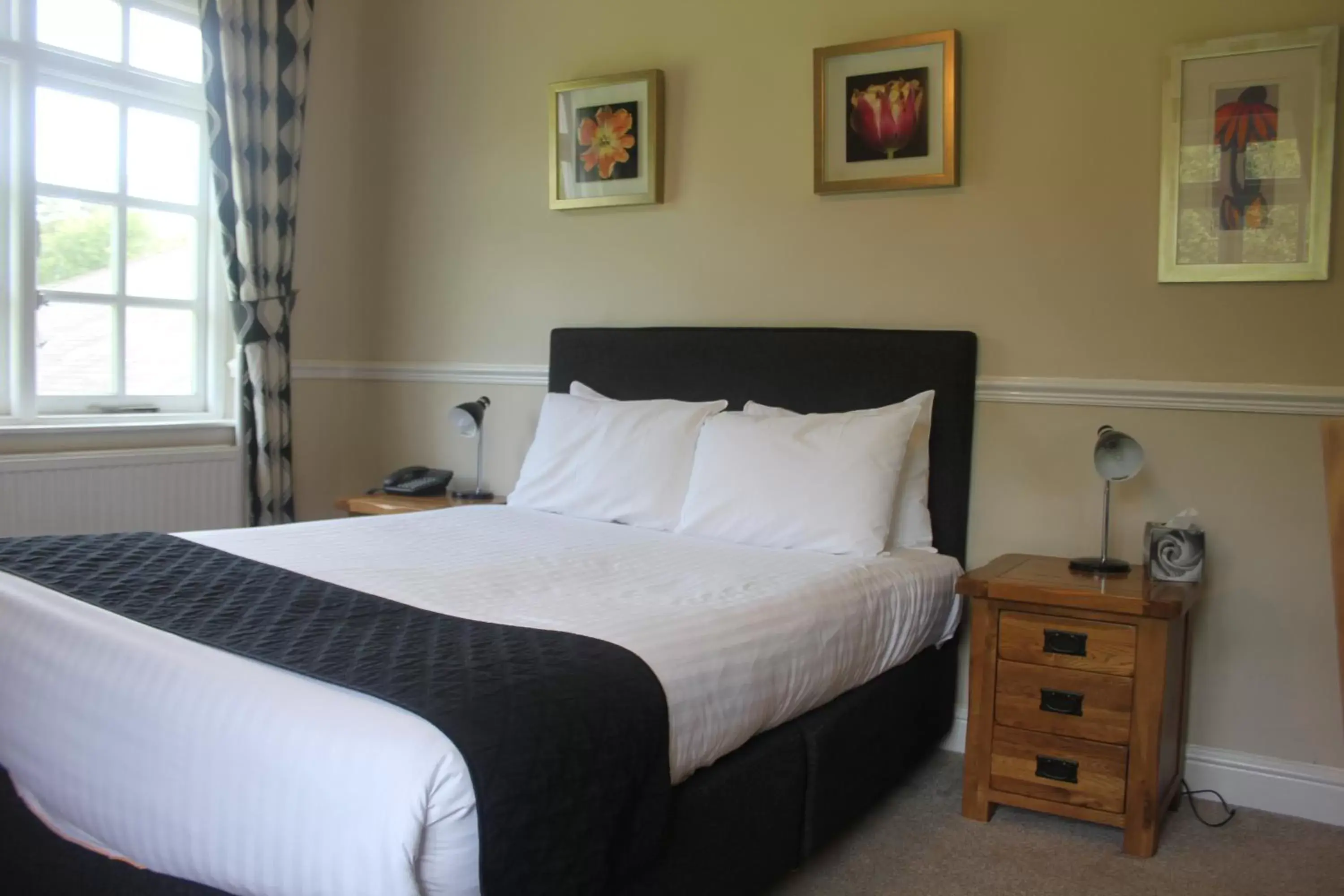 Standard Double Room in Nant Ddu Lodge Hotel & Spa Standard Double Room in Nant Ddu Lodge Hotel & Spa
