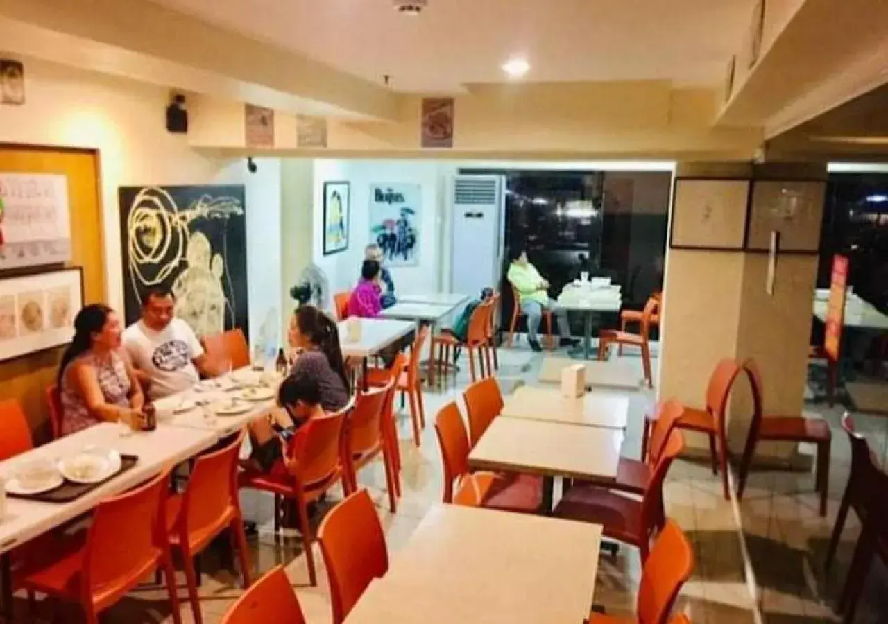 Restaurant/Places to Eat in Stone House Hotel Pasay