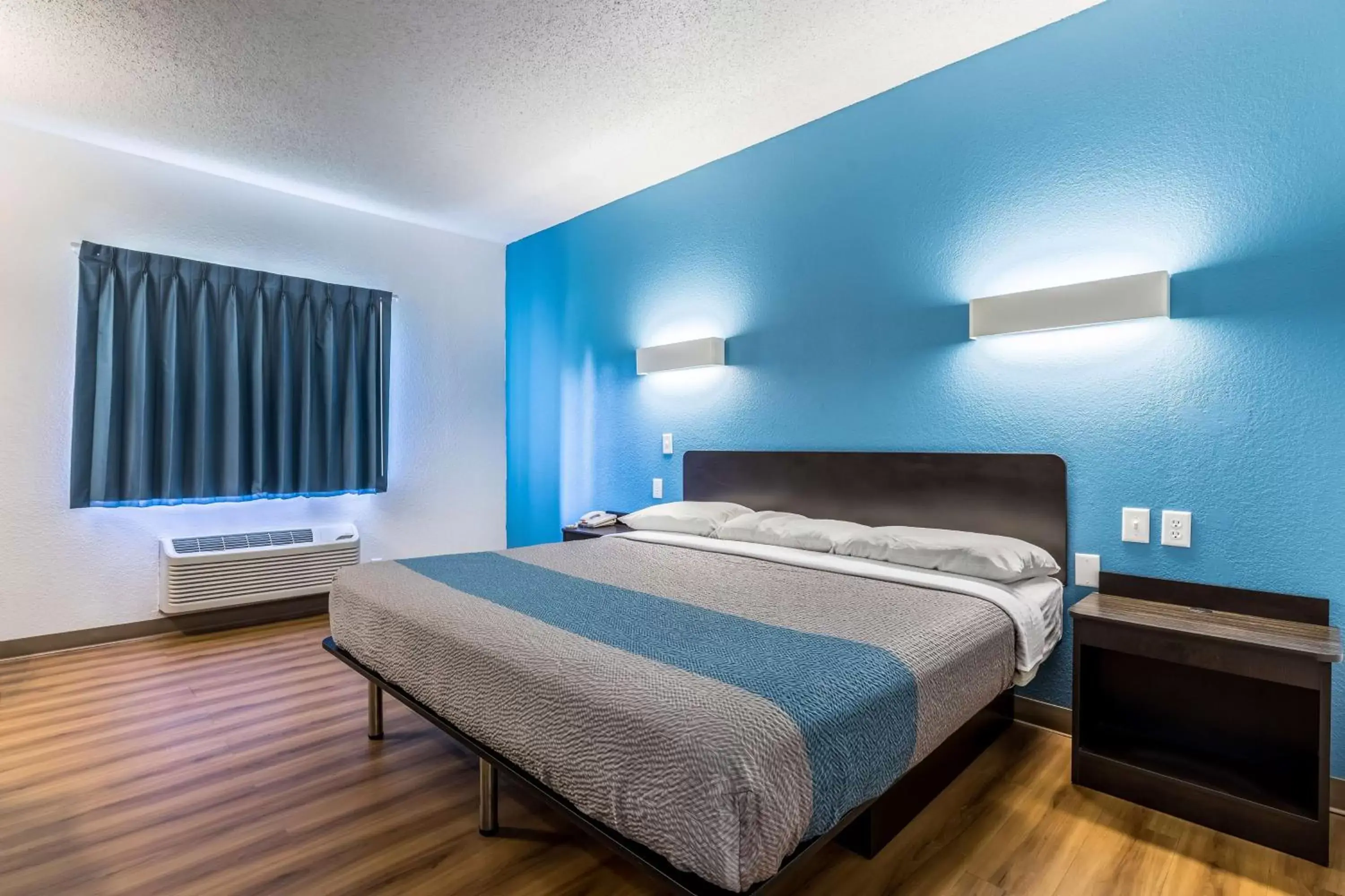Bedroom, Bed in Motel 6-Indianapolis, IN - Southport Bedroom, Bed in Motel 6-Indianapolis, IN - Southport