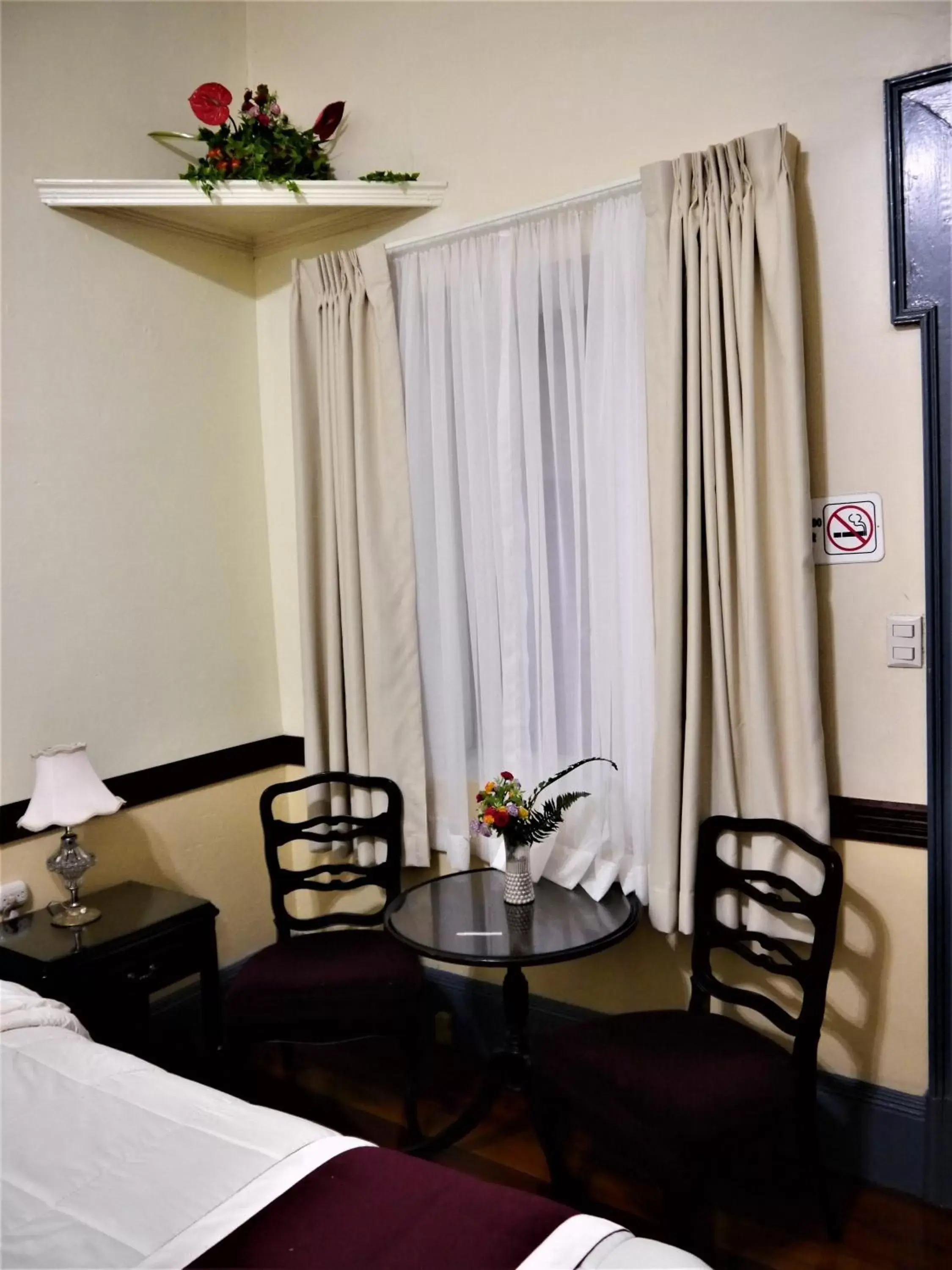 Bed, Seating Area in Hotel Santo Tomas / Historical Property