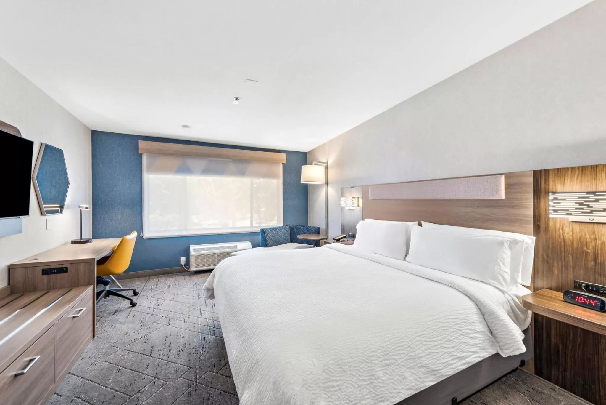 Photo of the whole room, Bed in Holiday Inn Express La Mesa Near SDSU by IHG