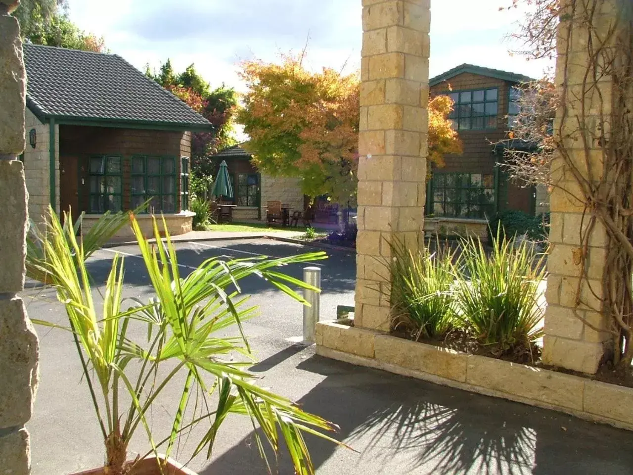 Facade/entrance in Cambridge Mews Motel