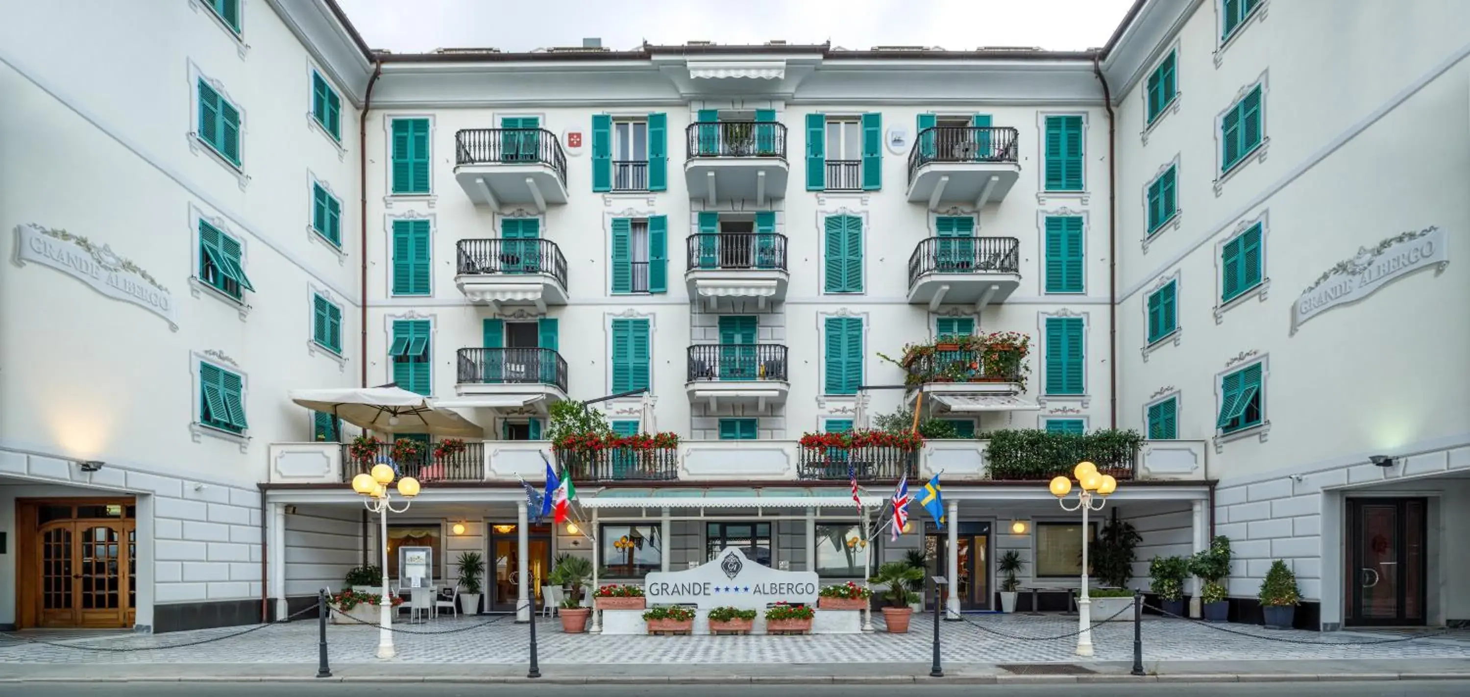 Property building in Grande Albergo Property building in Grande Albergo