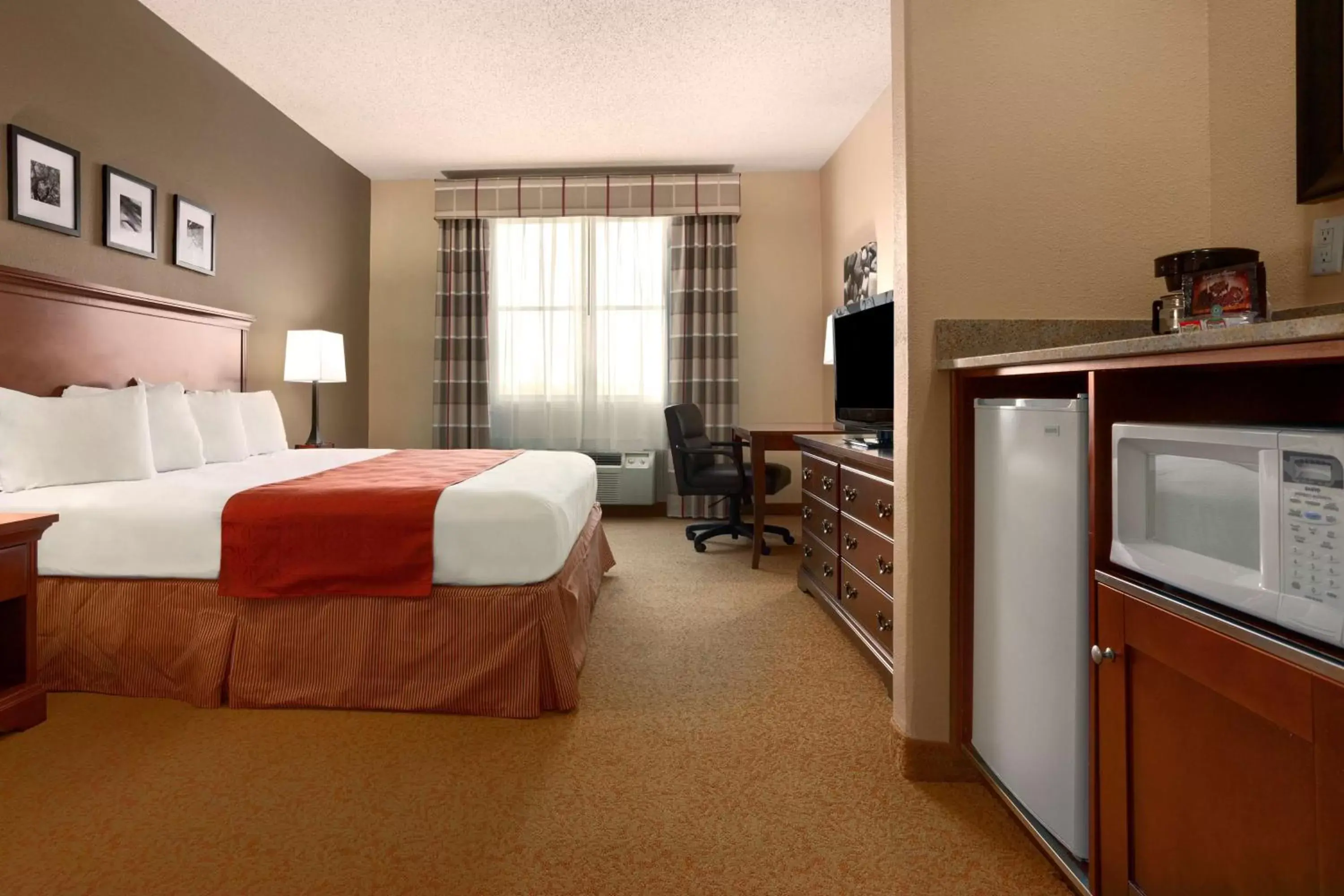 Photo of the whole room in Country Inn & Suites by Radisson, Houston Intercontinental Airport East, TX