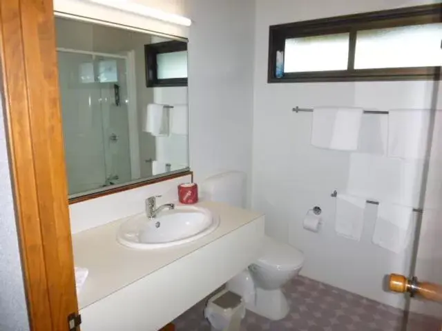 Bathroom in Austria Motel