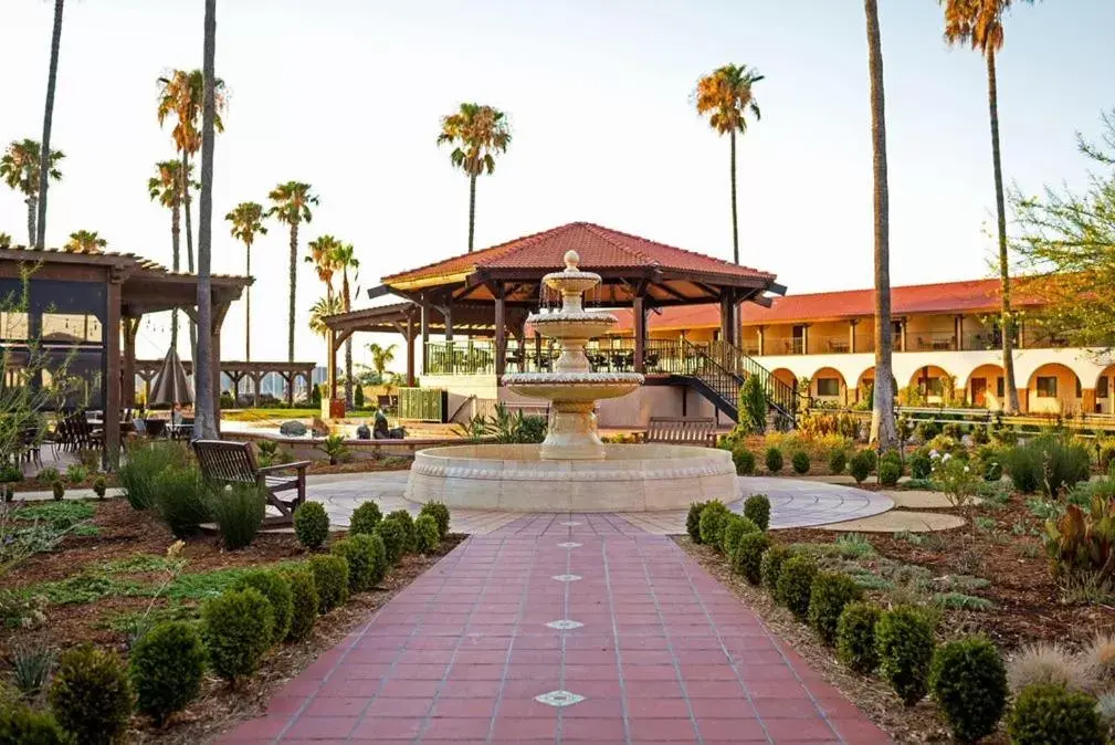 Inner courtyard view in Hotel Mission De Oro