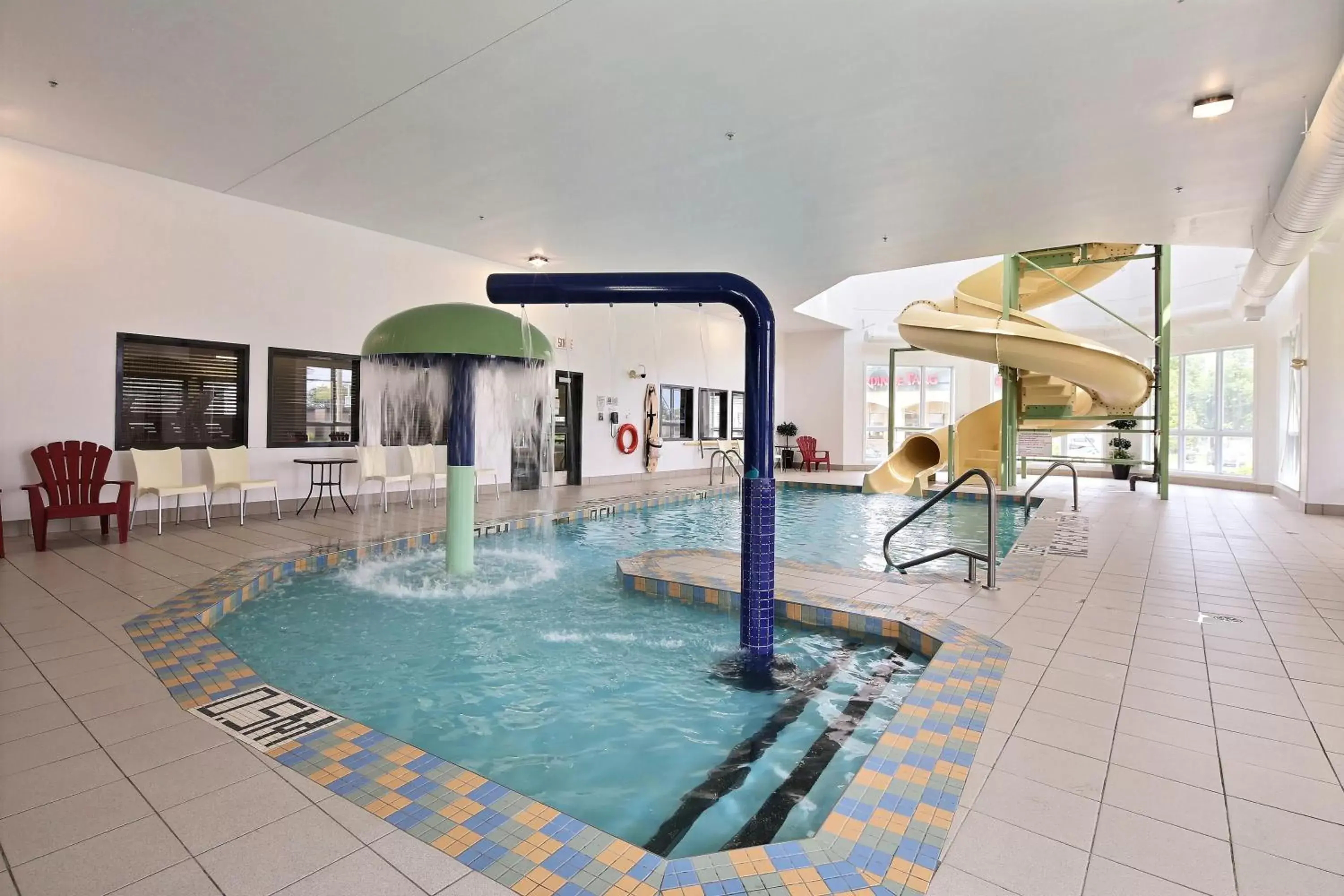 Swimming pool in Super 8 by Wyndham Quebec City Swimming pool in Super 8 by Wyndham Quebec City