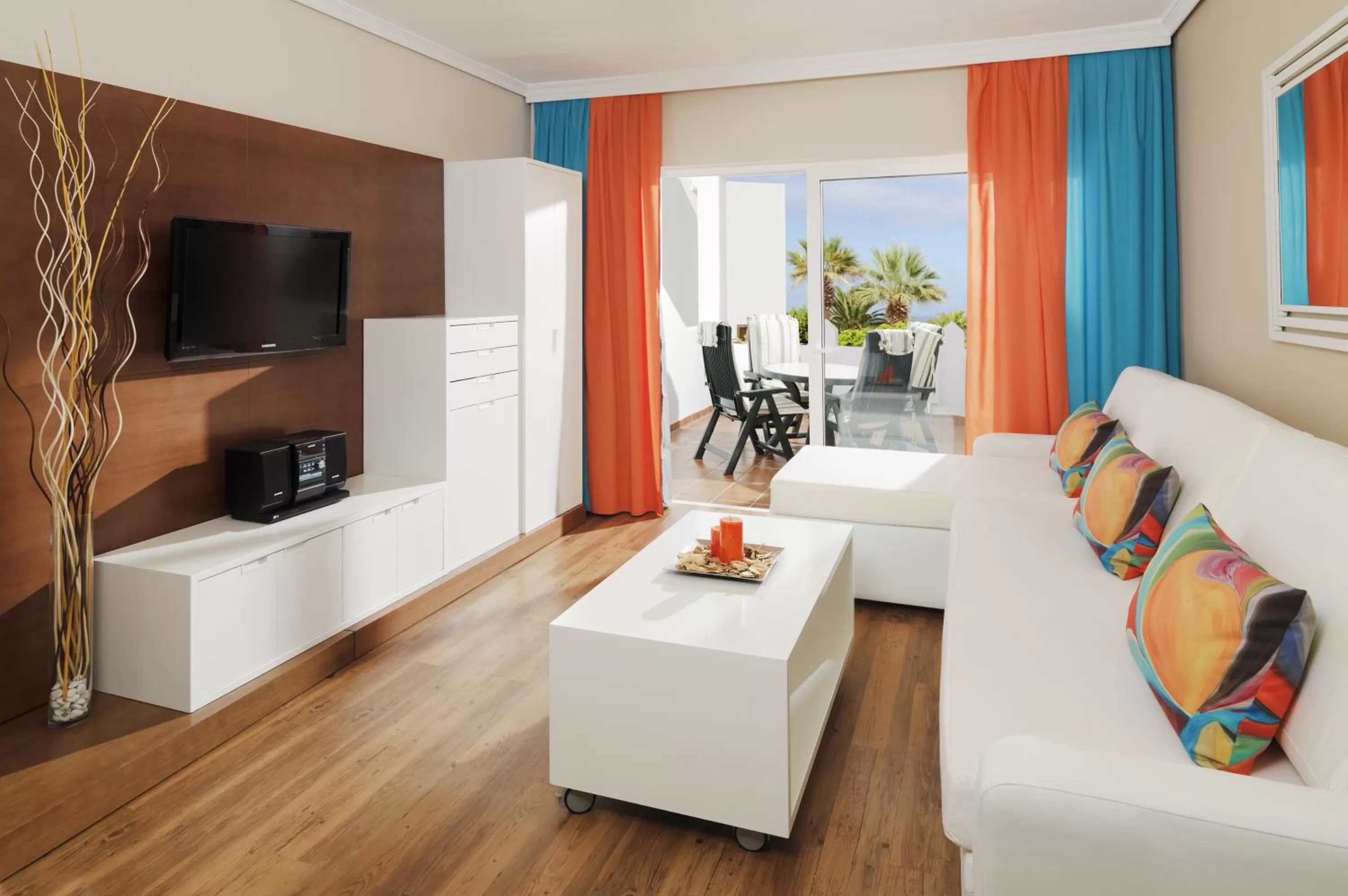 TV and multimedia in Regency Torviscas Apartments and Suites