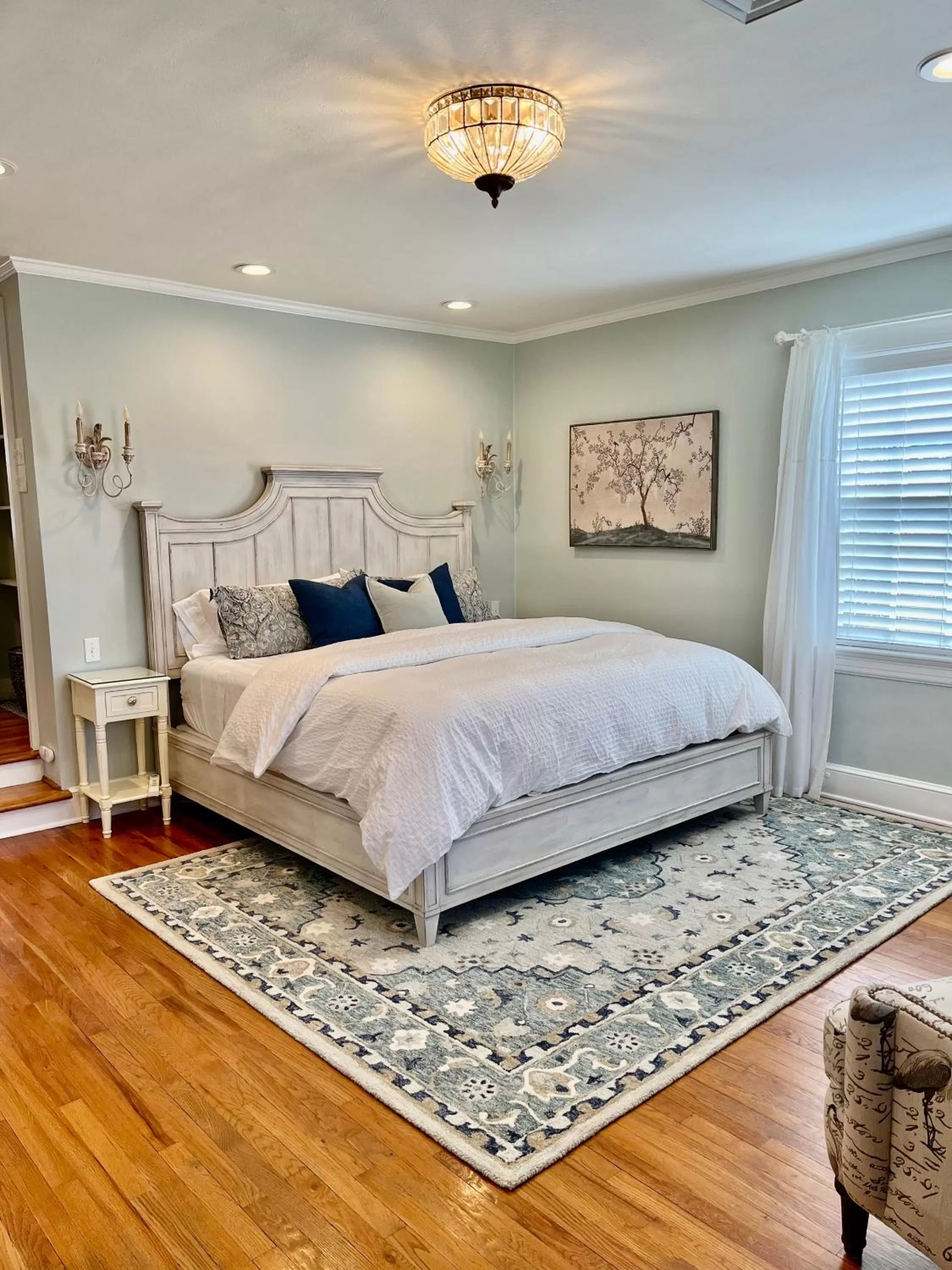 Bed in The Holly and Ivy Inn