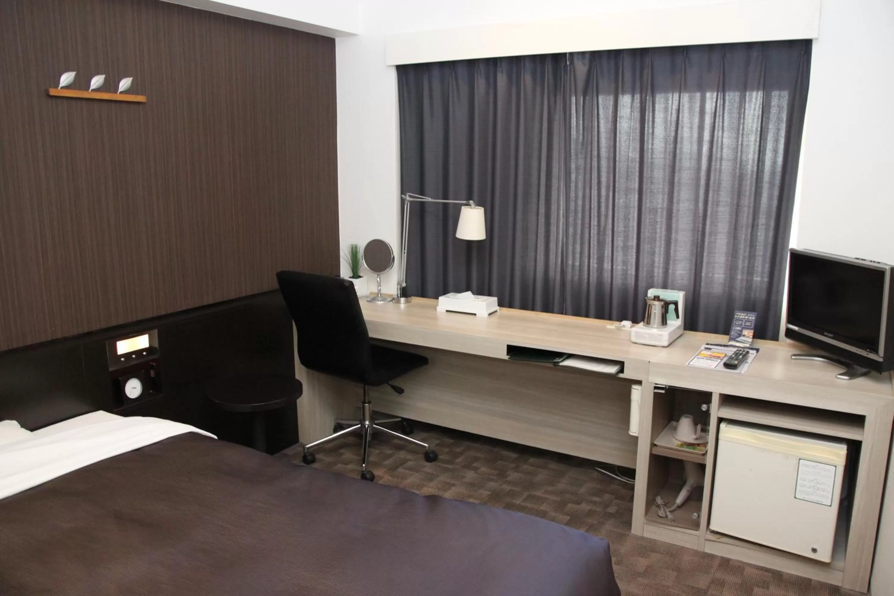 Photo of the whole room, Bed in Shin Osaka Washington Hotel Plaza