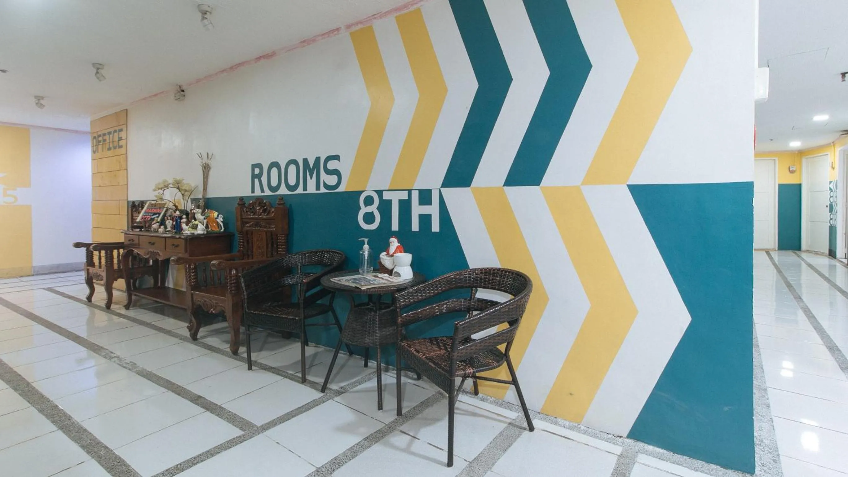 Lobby or reception in RedDoorz at Crowne One Condo