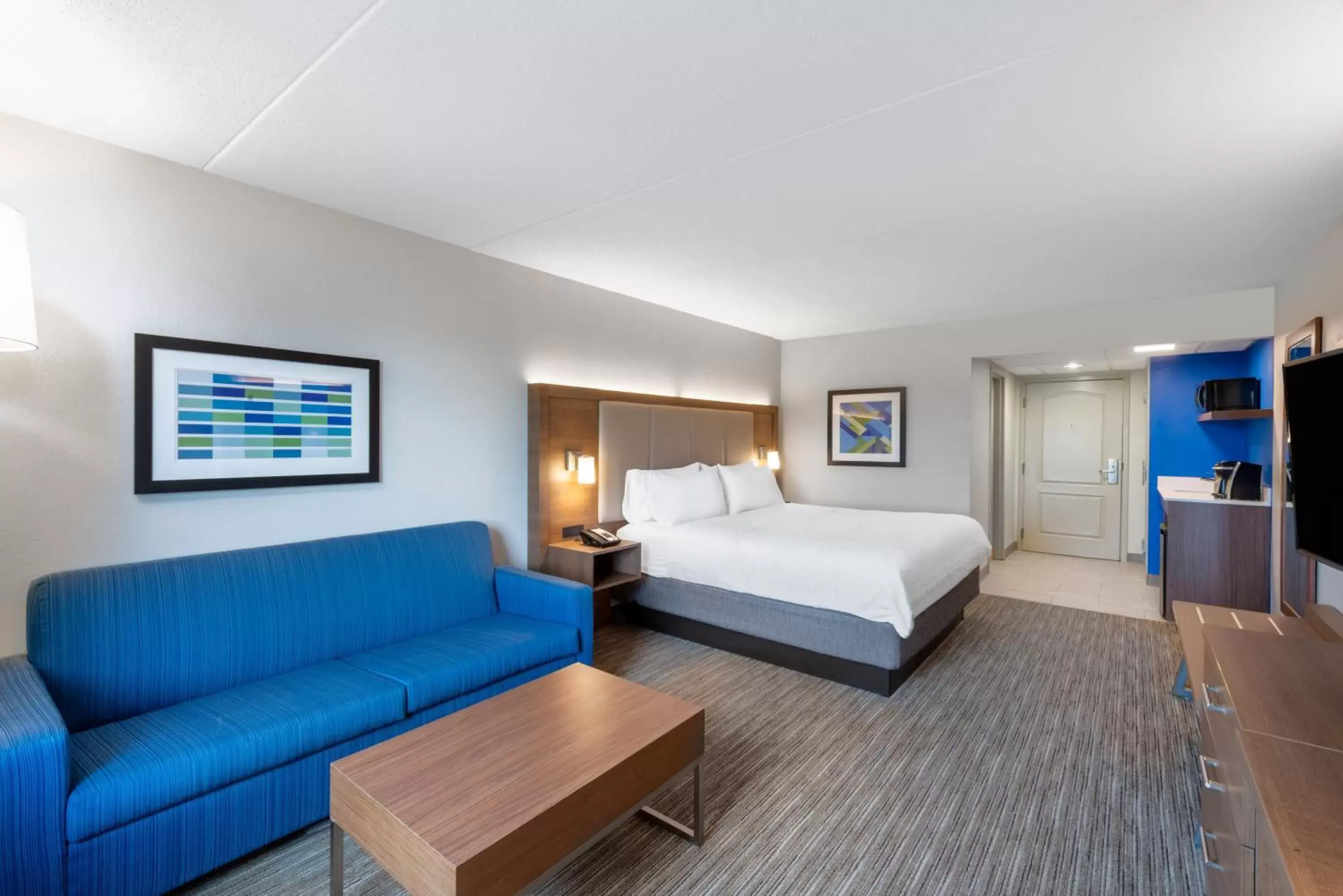 Photo of the whole room, Bed in Holiday Inn Express State College at Williamsburg Square by IHG Photo of the whole room, Bed in Holiday Inn Express State College at Williamsburg Square by IHG