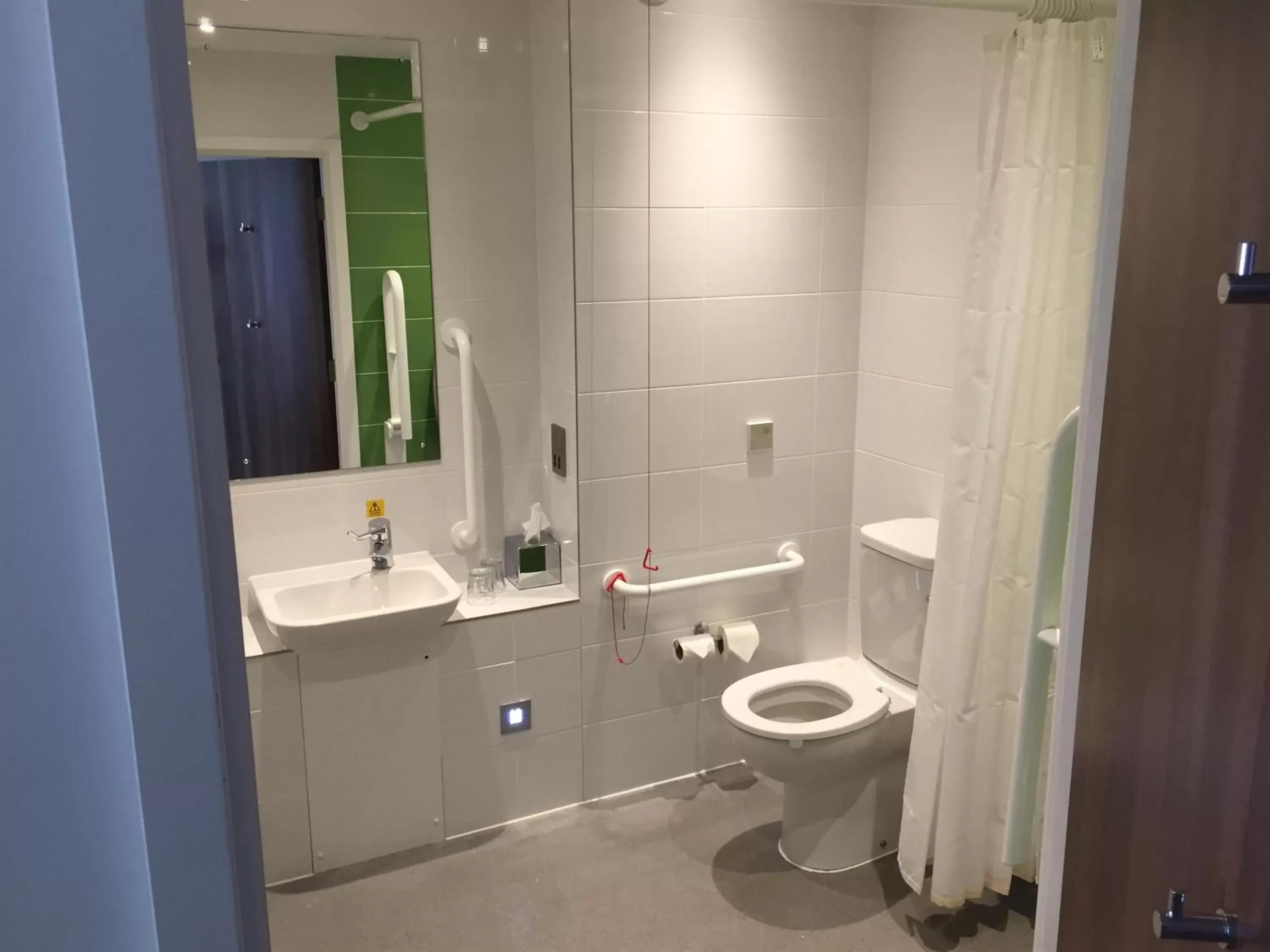 Photo of the whole room, Bathroom in Holiday Inn Huntingdon Racecourse, an IHG Hotel