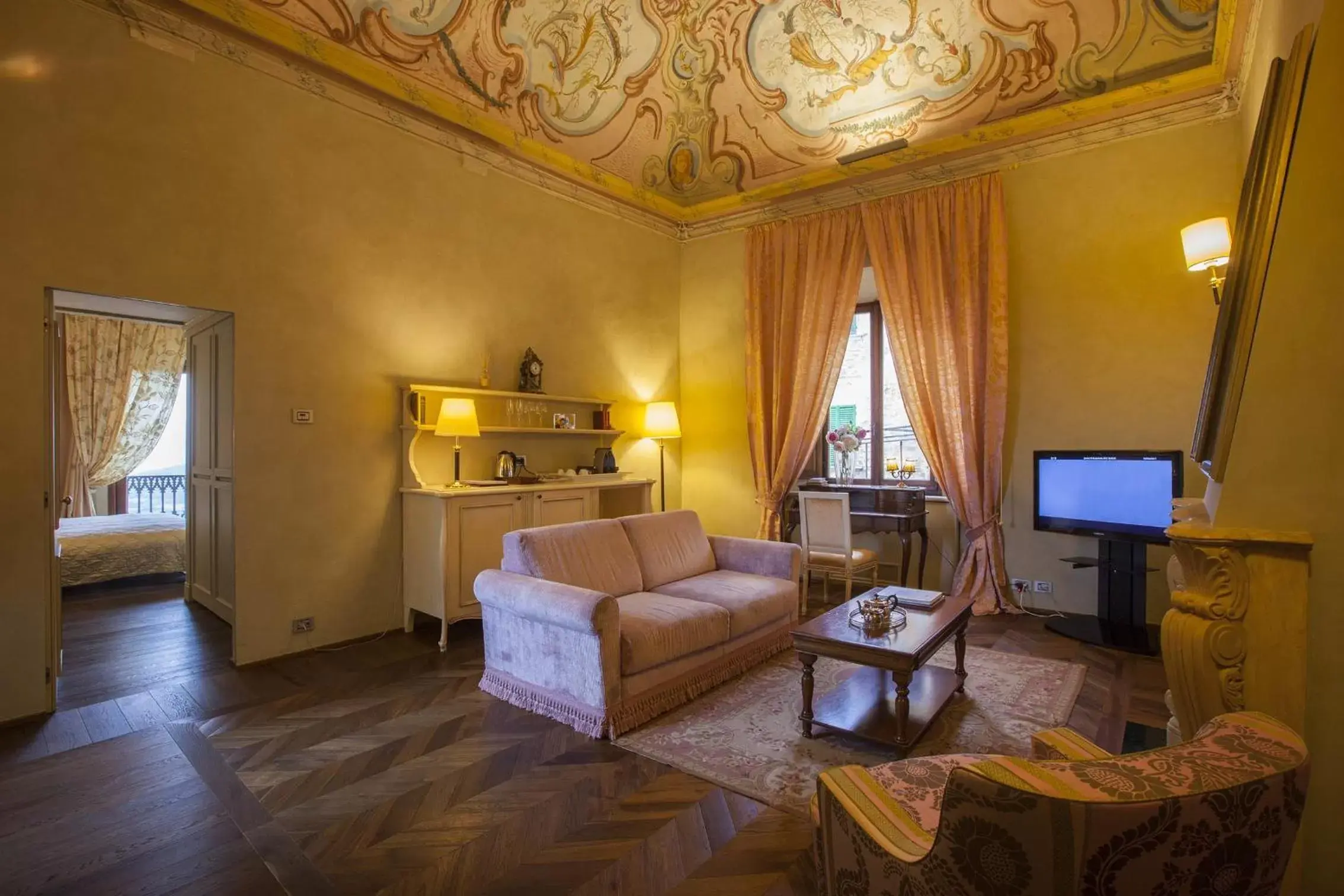 Deluxe Suite with Spa Bath in Palazzo Carletti