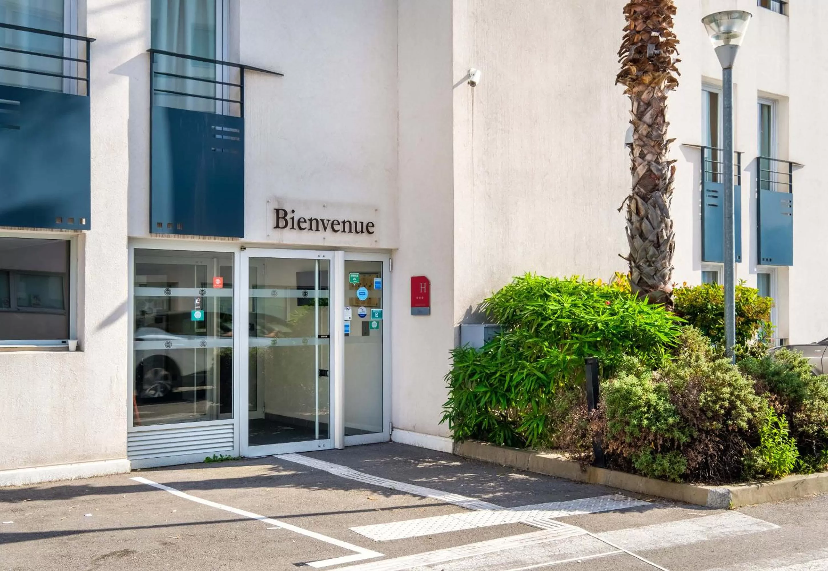 Facade/entrance in B&B HOTEL Cannes La Bocca Plage