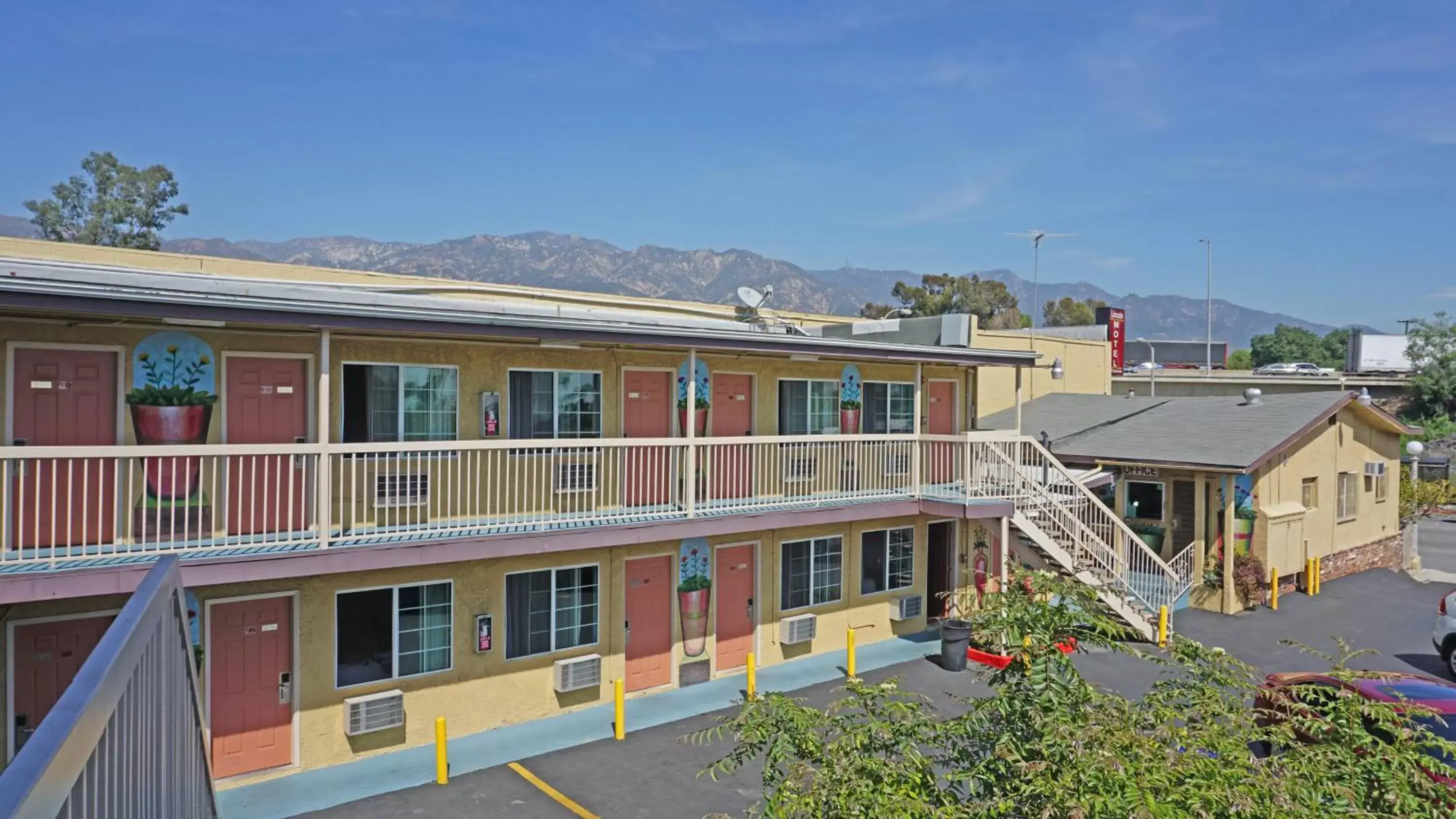 Property Building in Lincoln Motel - Los Angeles, Hollywood Area