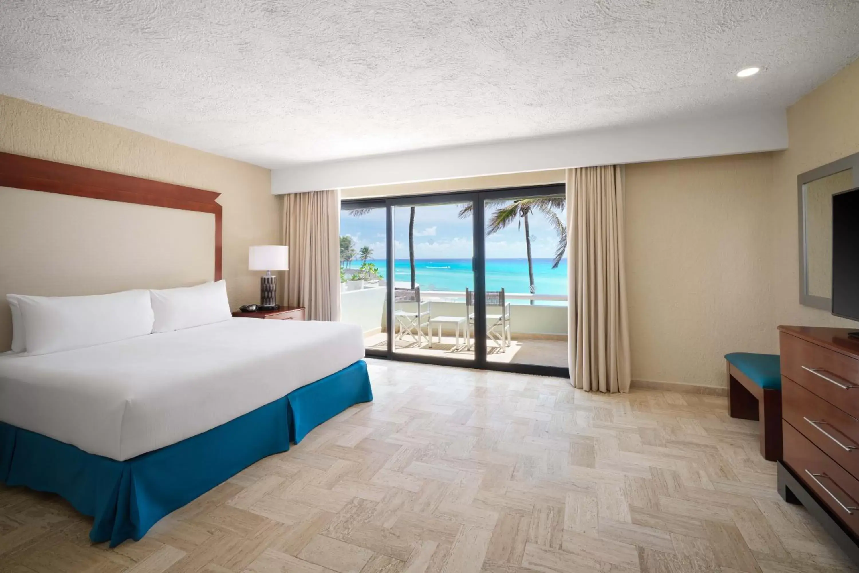 Bed in Wyndham Grand Cancun All Inclusive Resort & Villas