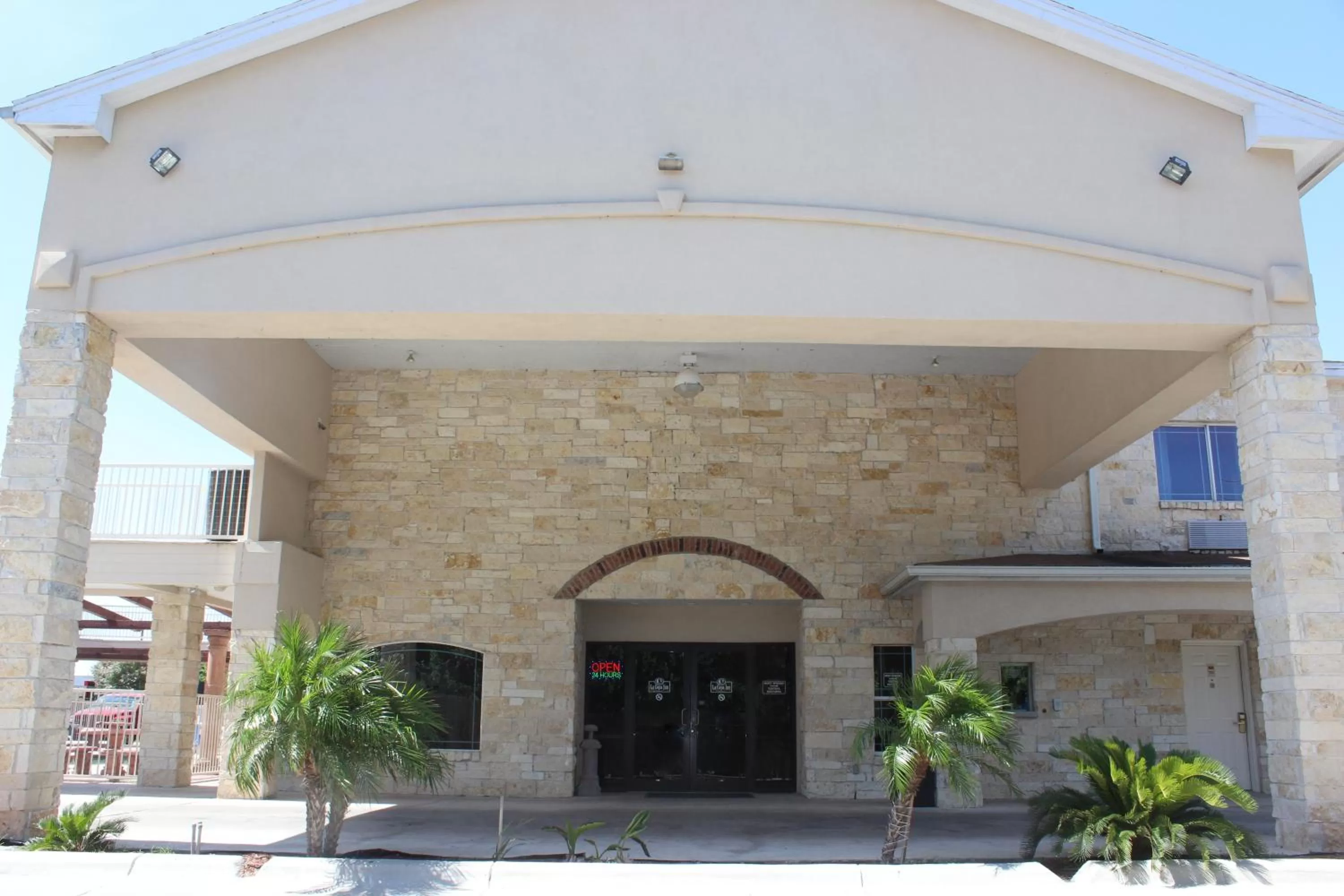 Facade/entrance in La Copa Inn Alamo