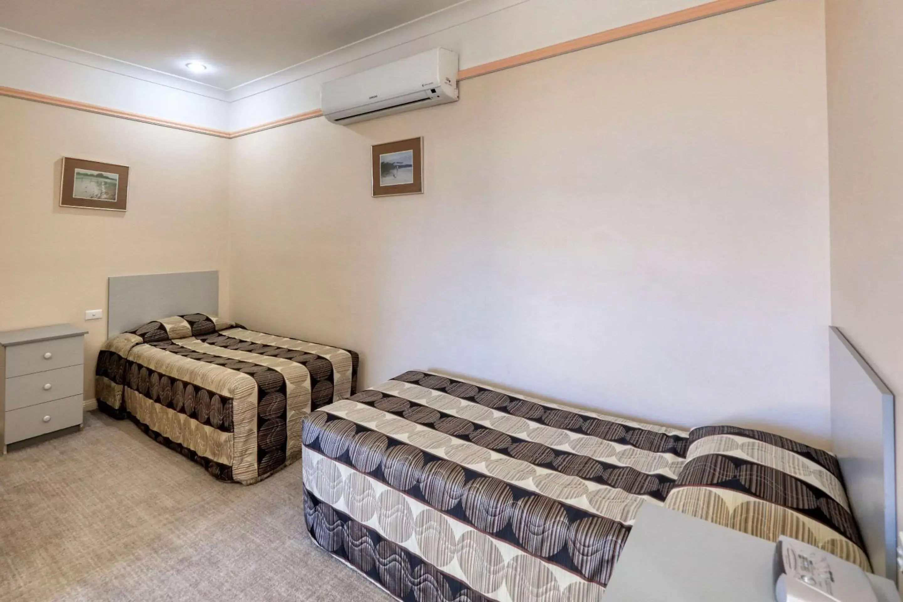 Bedroom, Bed in Comfort Inn Crystal Broken Hill