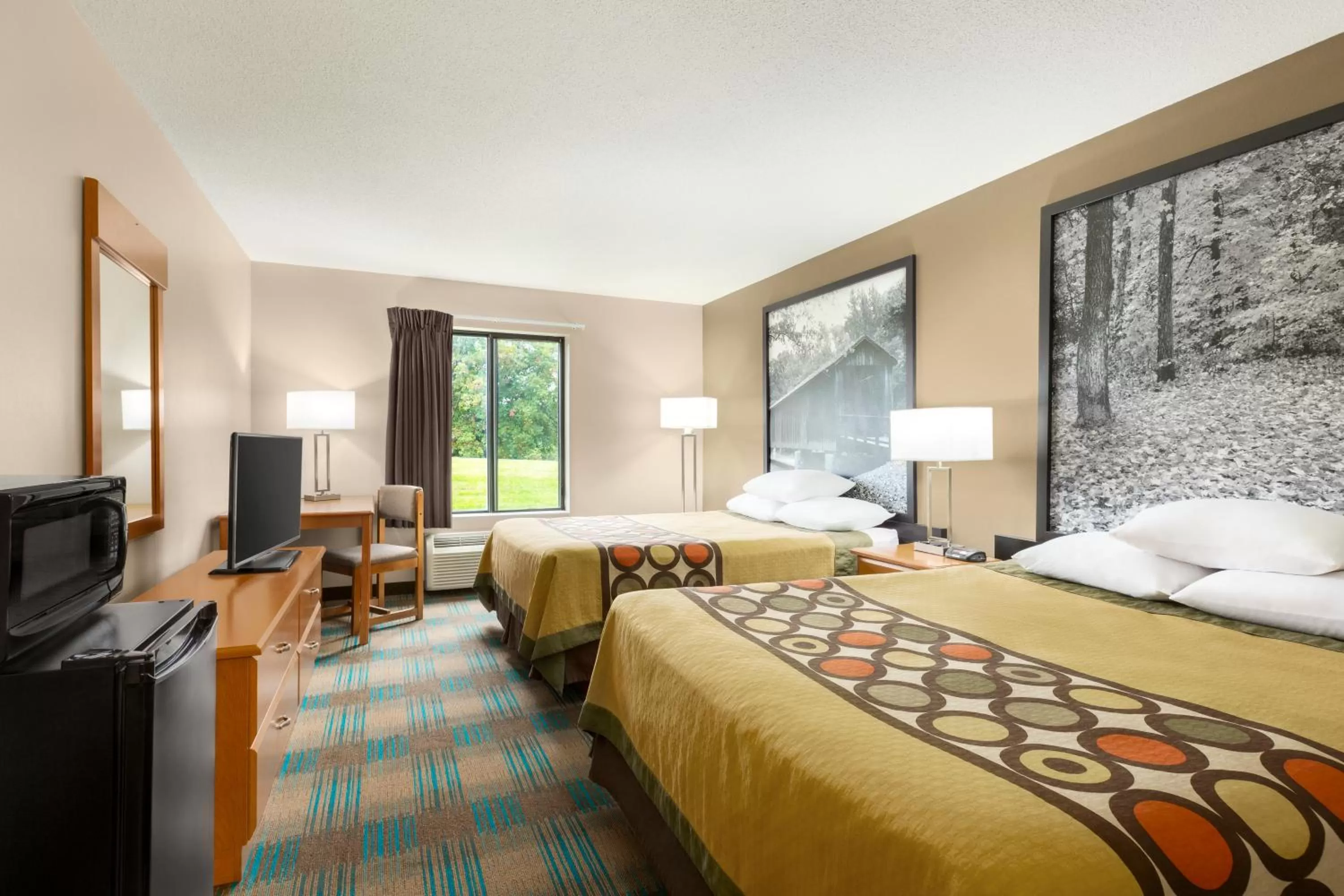 Bed in Super 8 by Wyndham Hannibal