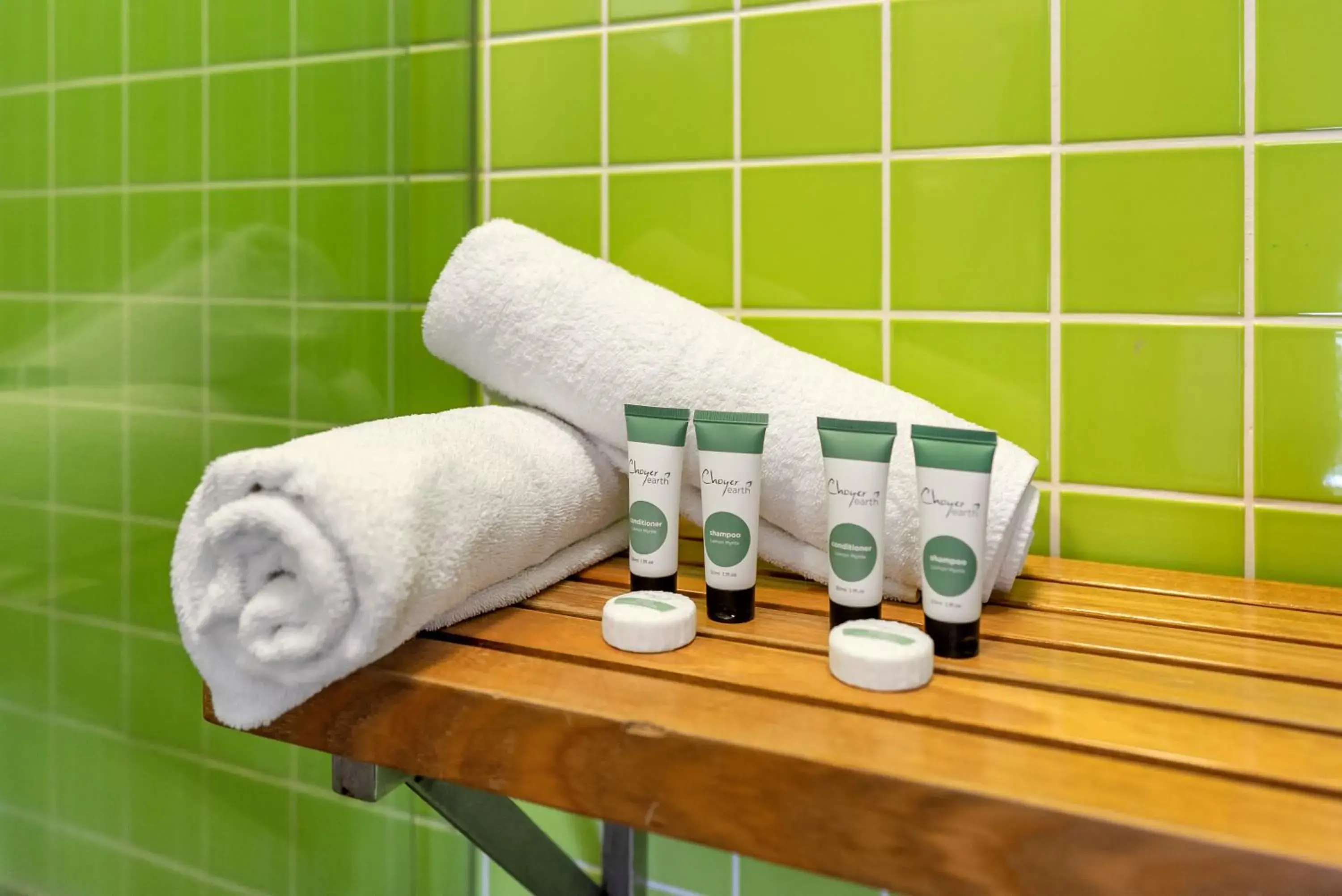 Bathroom in Gilligan's Hotel & Resort Cairns Bathroom in Gilligan's Hotel & Resort Cairns