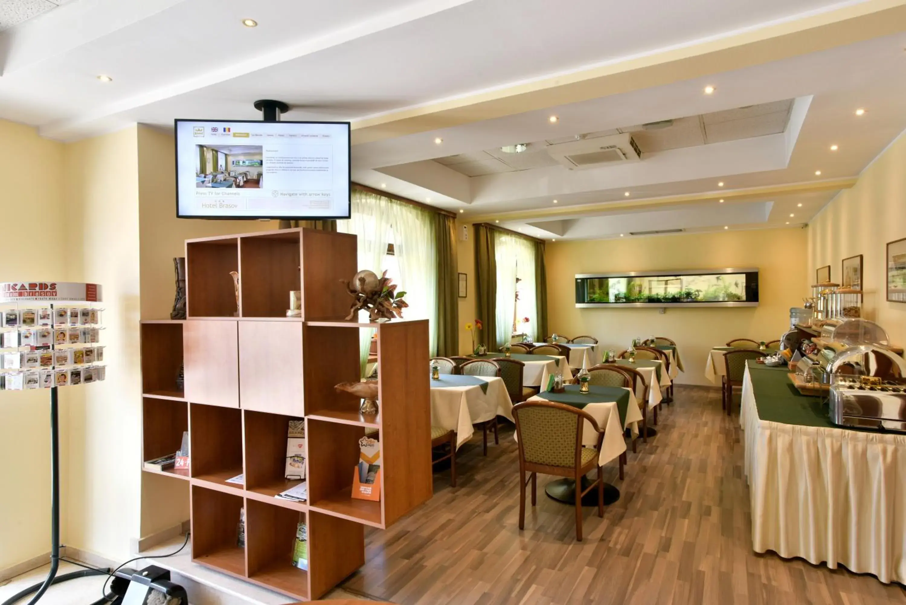 Communal lounge/ TV room, Restaurant/Places to Eat in Hotel Brasov