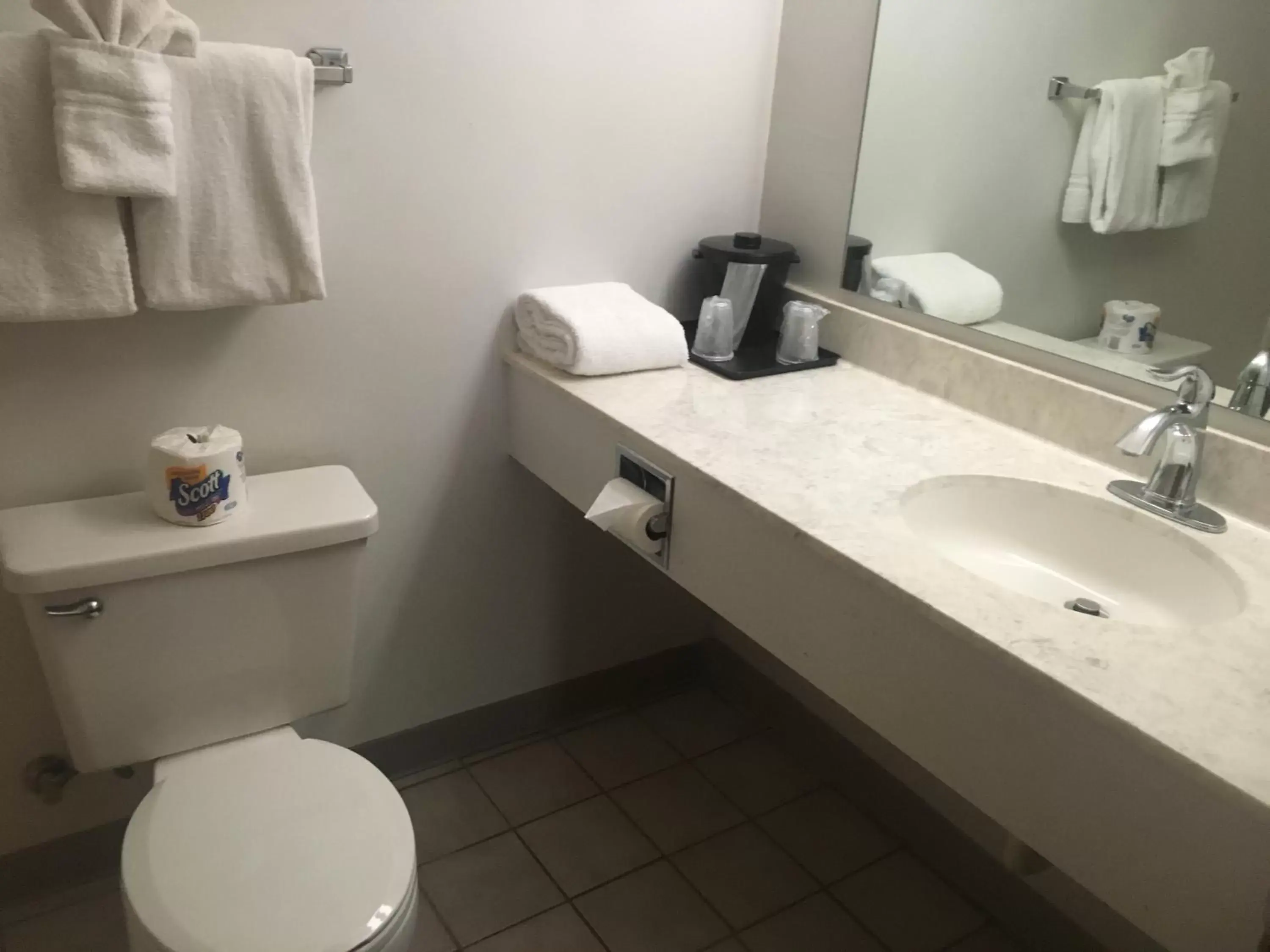 Bathroom in Villager Motel & Glen Manor Estate