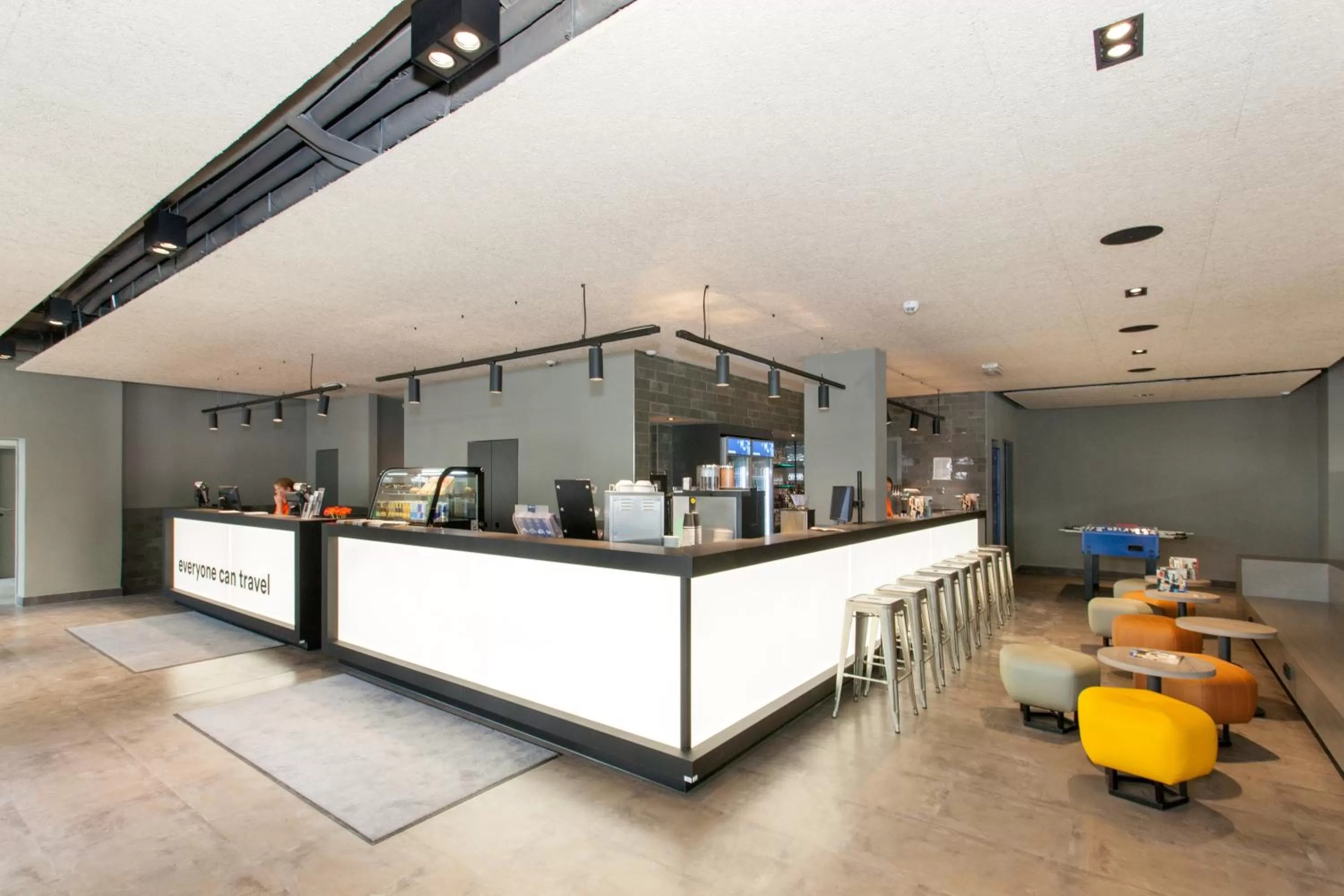 Lounge or bar in a&o Köln Neumarkt