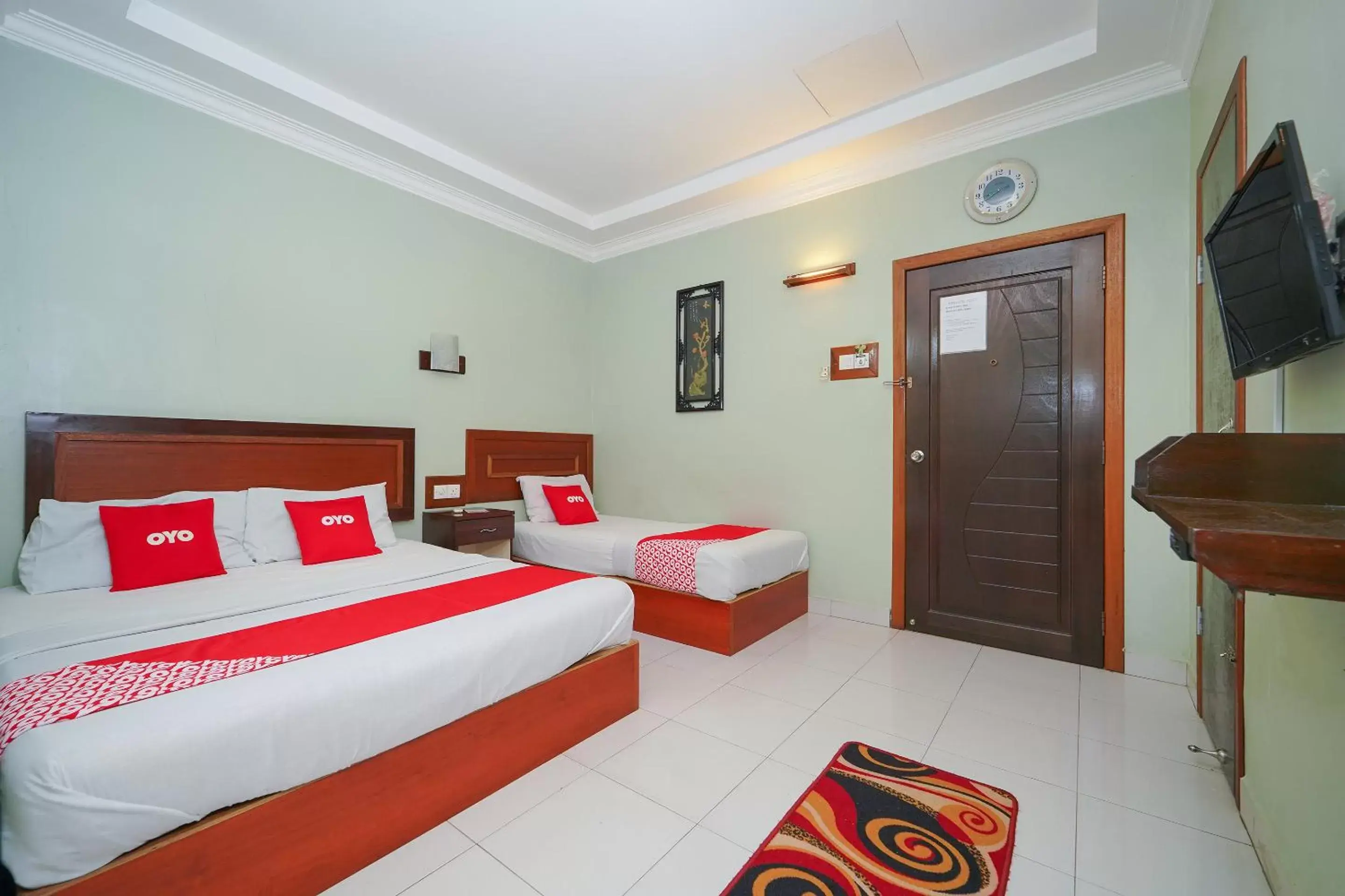 Bedroom in OYO 89976 Fins Hotel