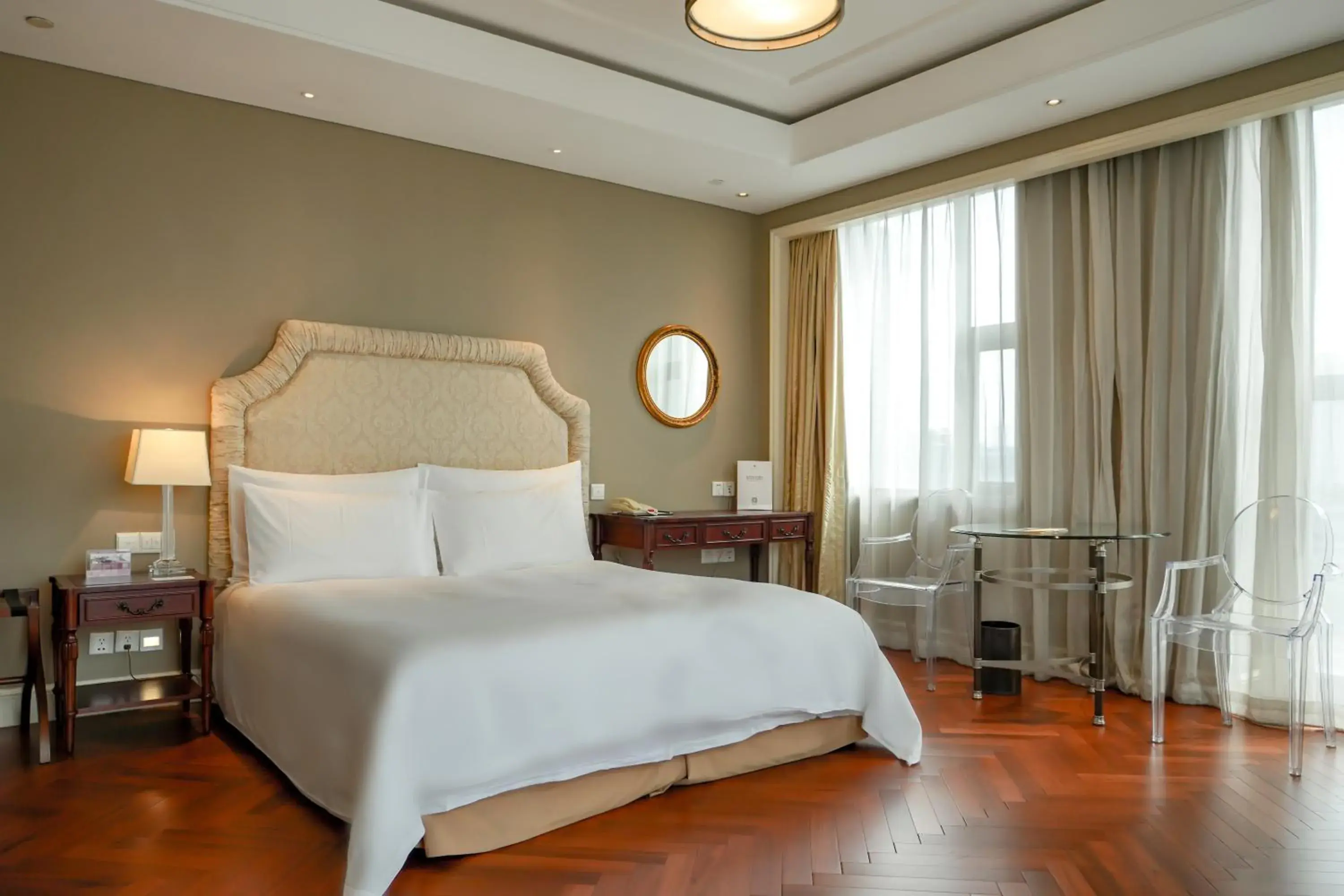 Photo of the whole room, Bed in Sunrise On The Bund Hotel