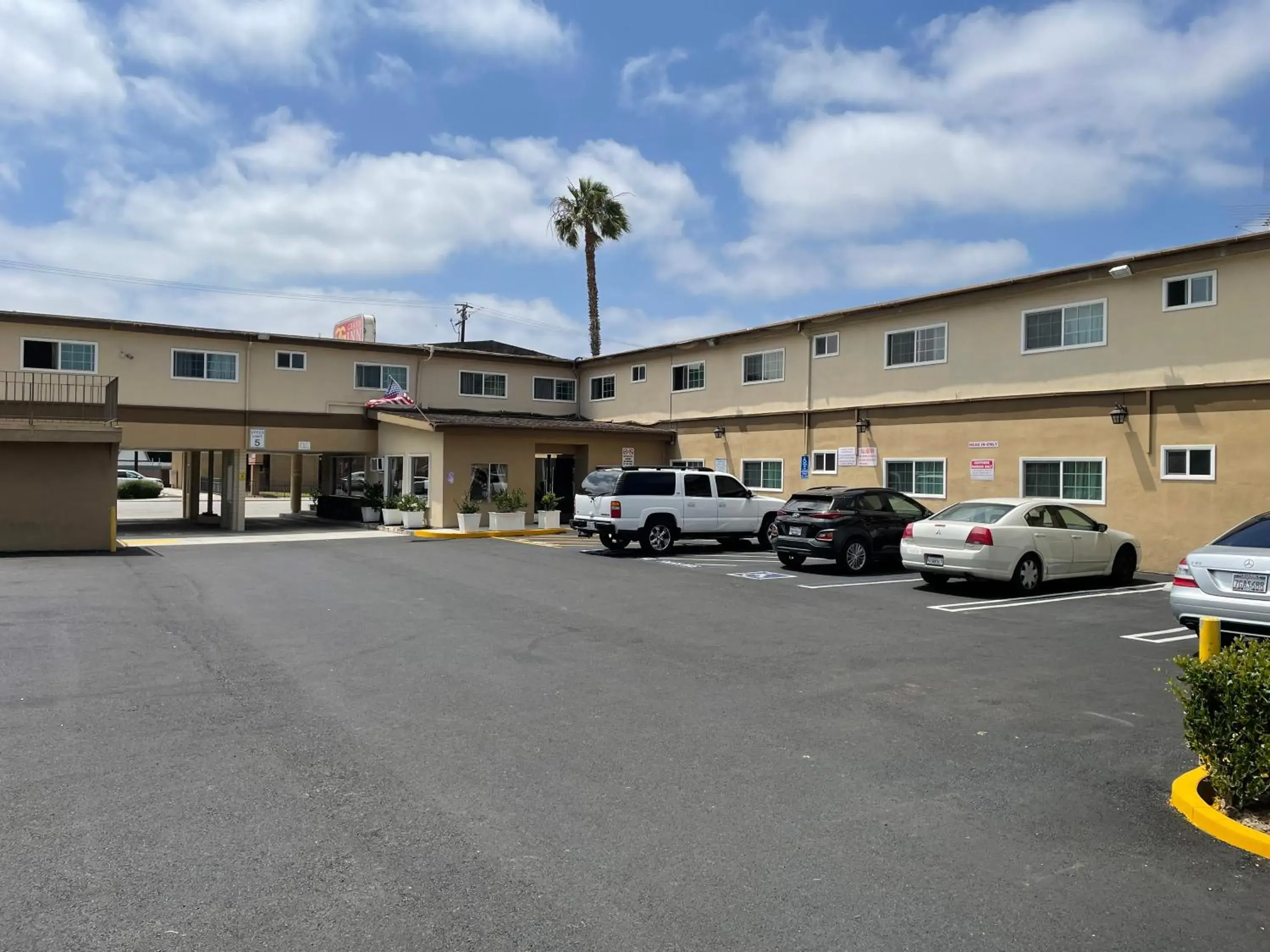 Parking, Property Building in Grand Inn
