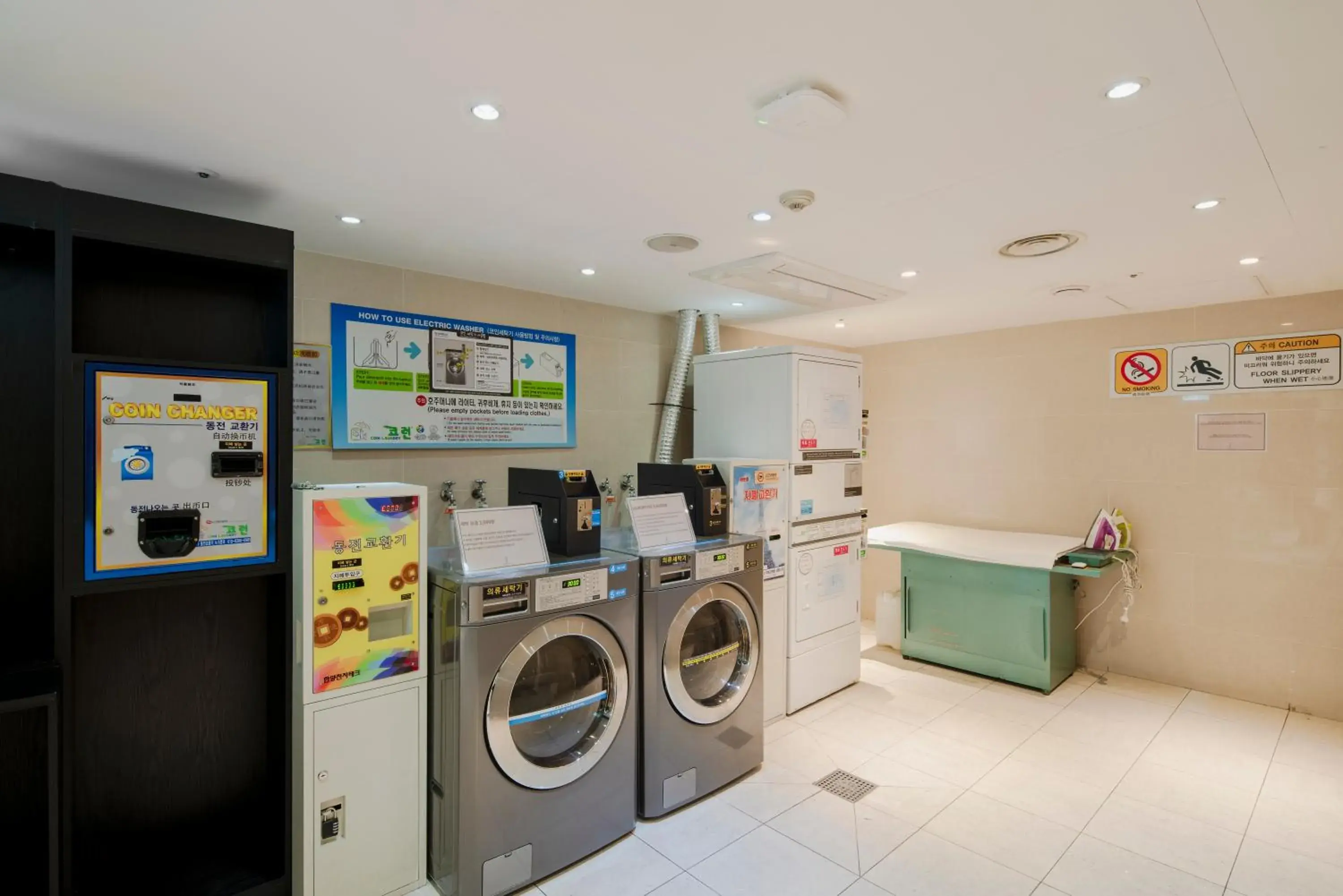 washing machine, Kitchen/Kitchenette in Centermark Hotel Seoul