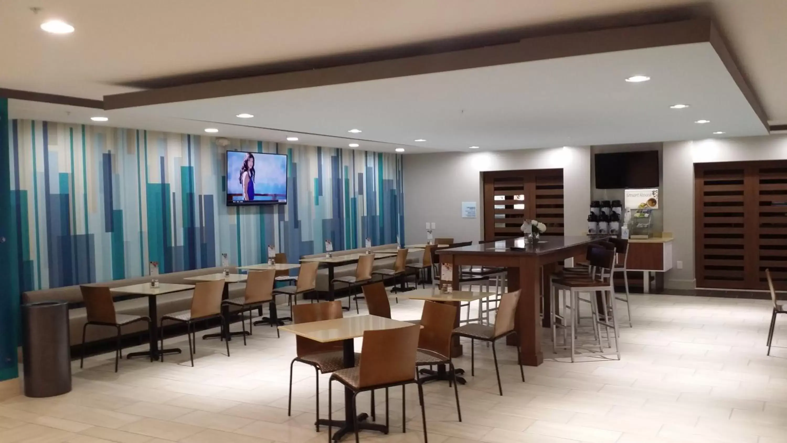 Lobby or reception, Restaurant/Places to Eat in Holiday Inn Express & Suites Lexington Midtown - I-75, an IHG Hotel