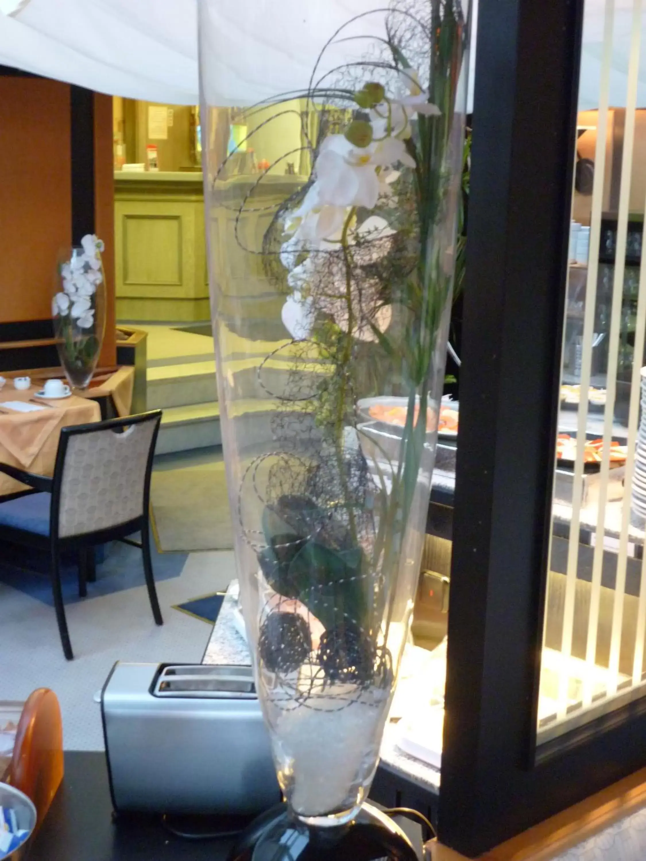 Restaurant/places to eat in Avenue Hotel Restaurant/places to eat in Avenue Hotel