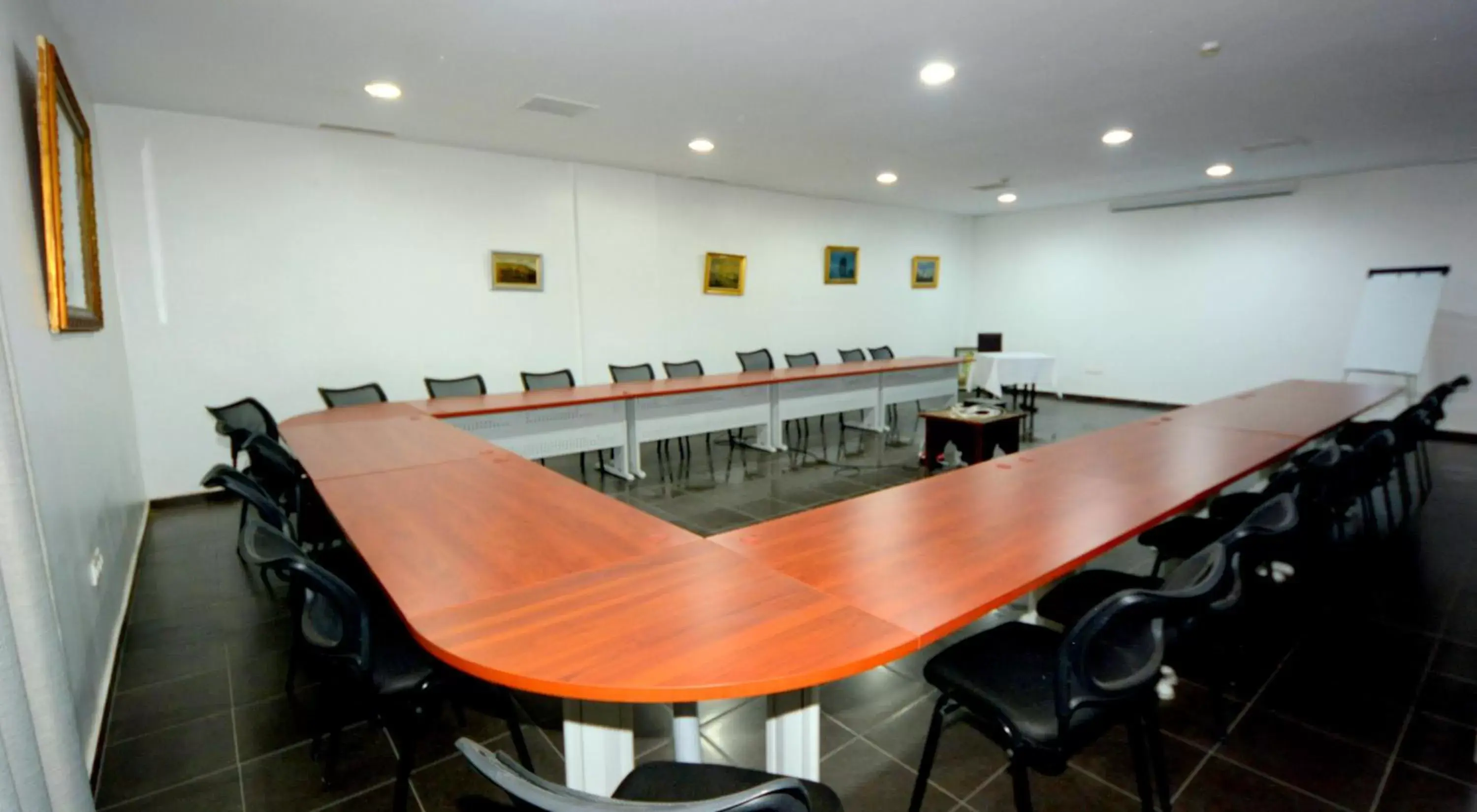 Meeting/conference room in Oasis Hotel & Spa