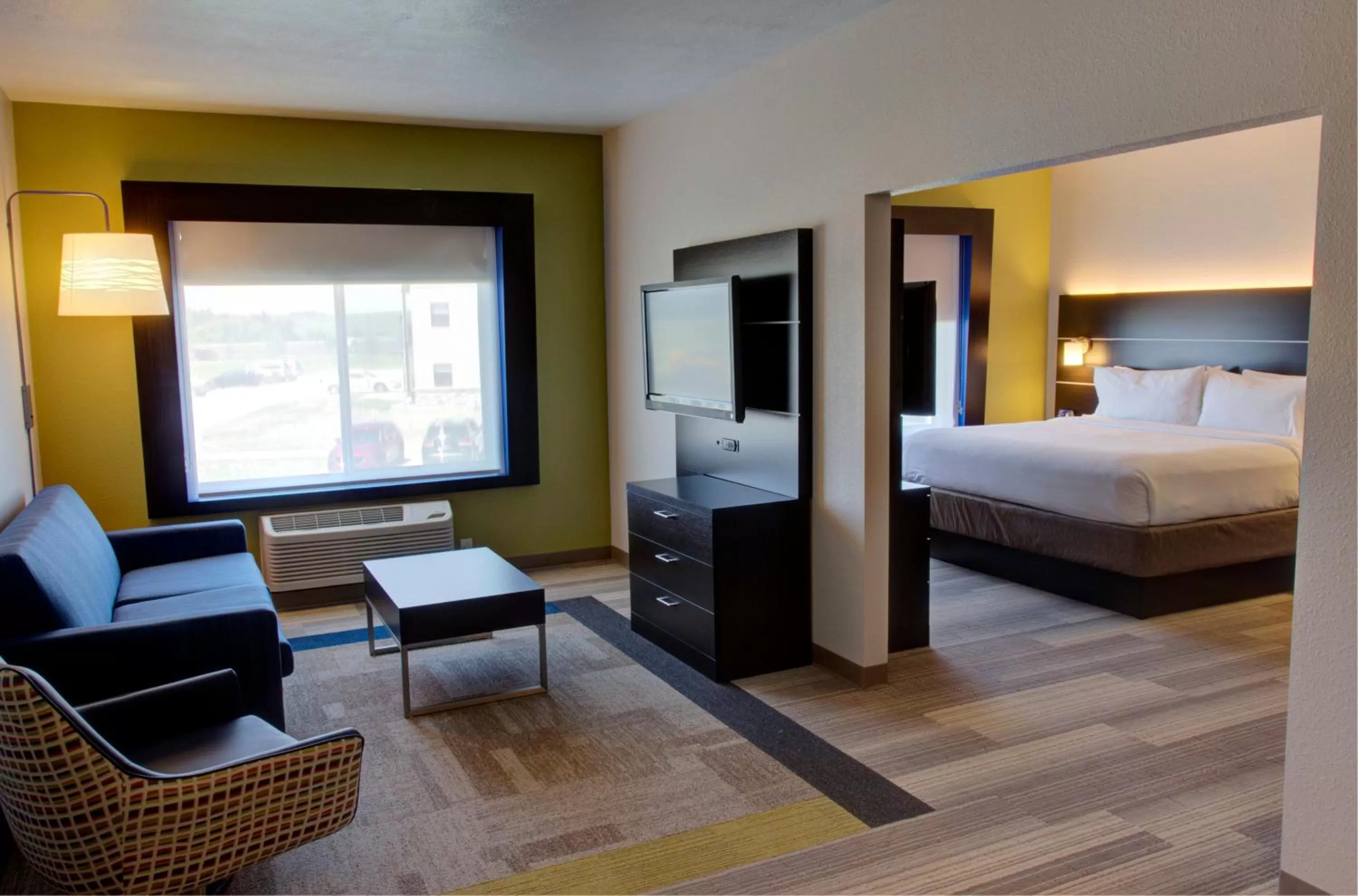 Photo of the whole room, Bed in Holiday Inn Express & Suites Le Mars by IHG