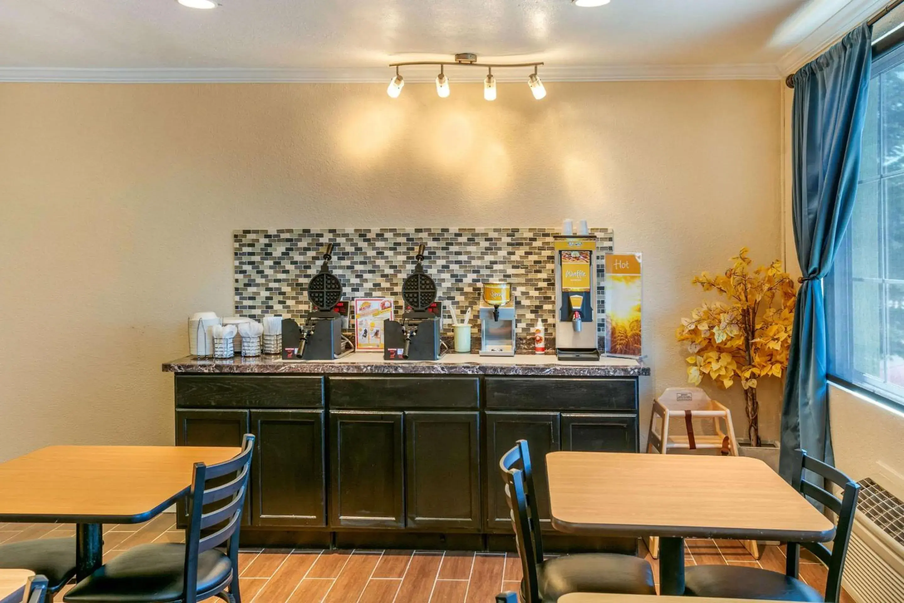 Restaurant/places to eat in Quality Inn Rawlins I-80 Restaurant/places to eat in Quality Inn Rawlins I-80