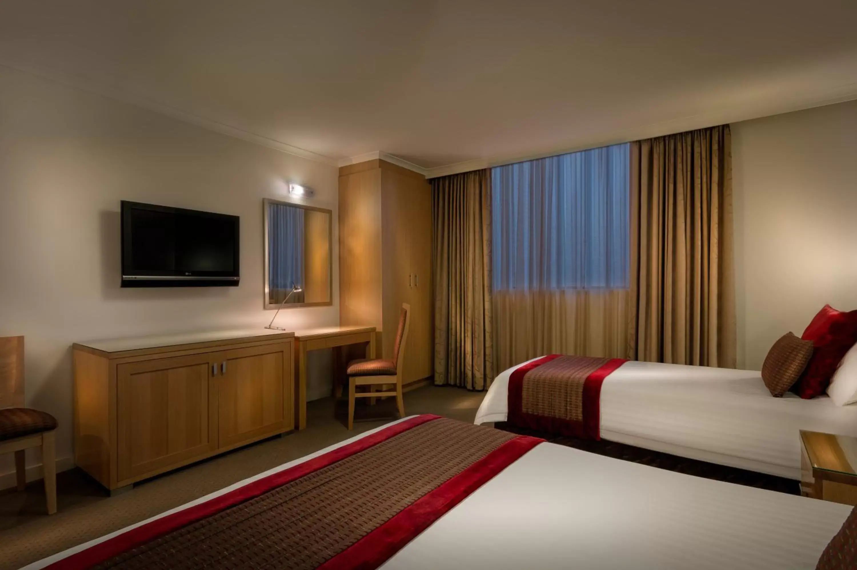 TV and multimedia, Bed in BEST WESTERN PLUS Travel Inn