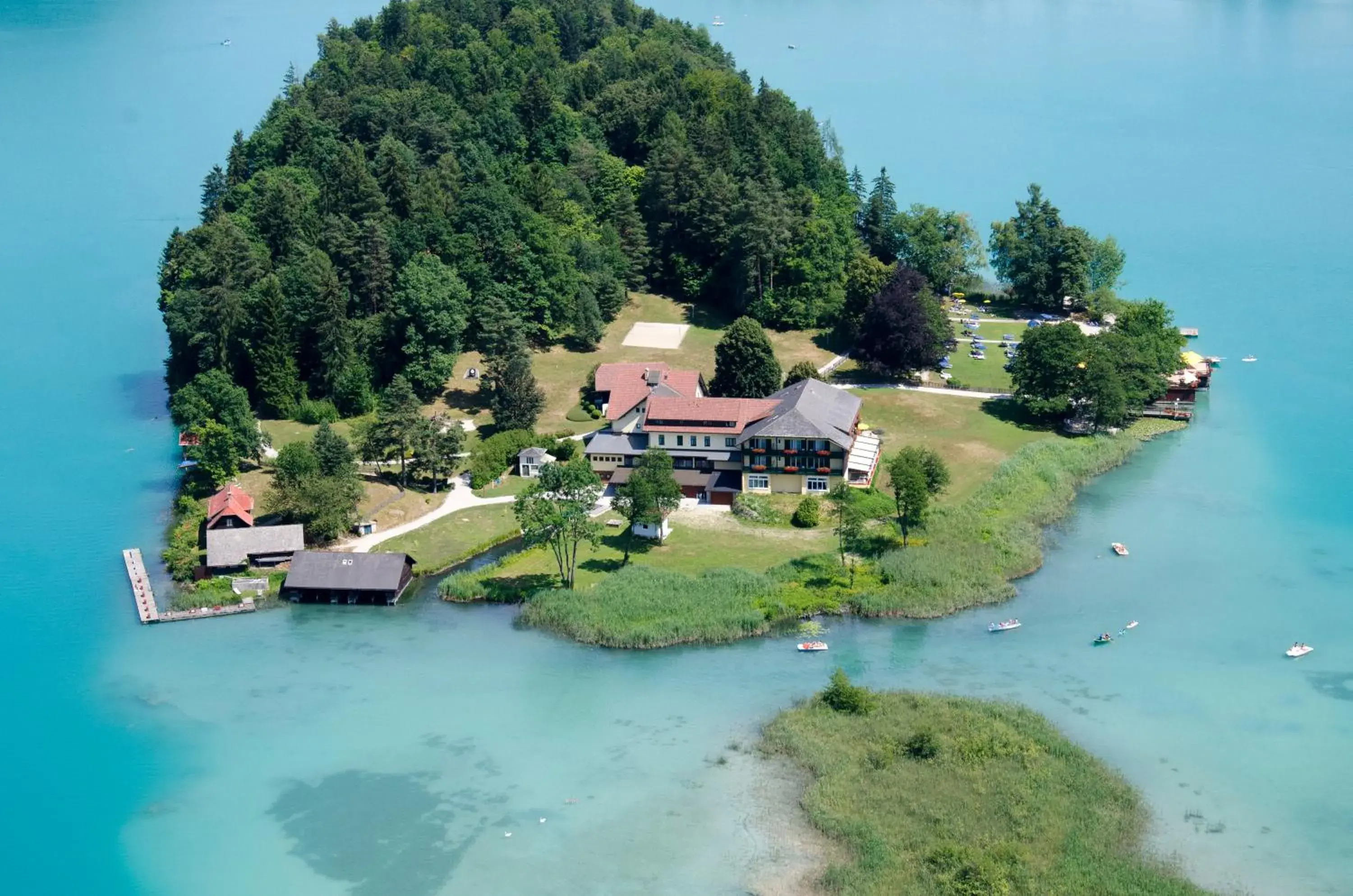 Bird's eye view, Bird's-eye View in Inselhotel Faakersee