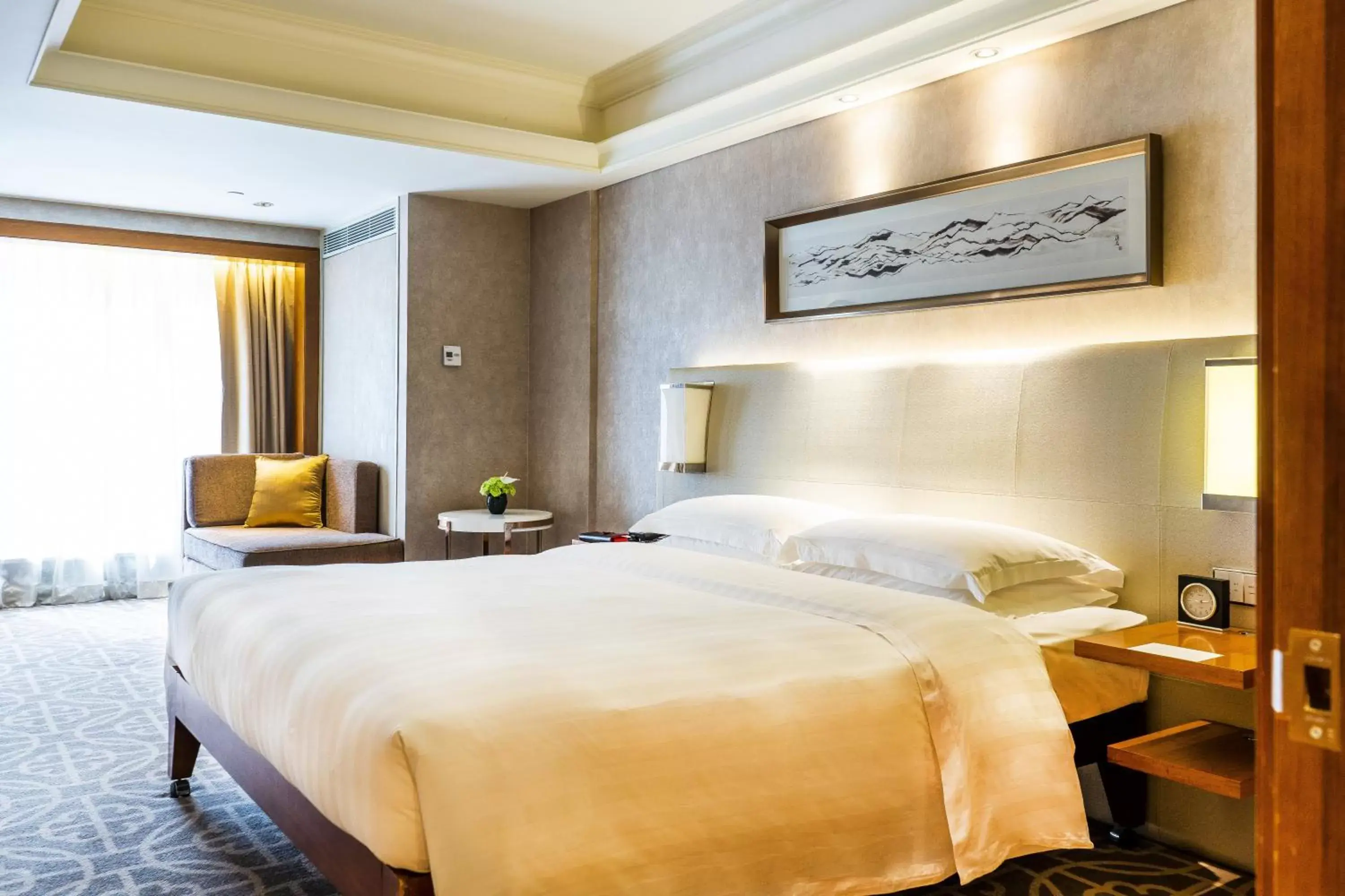 Bedroom, Bed in Grand Hyatt Beijing