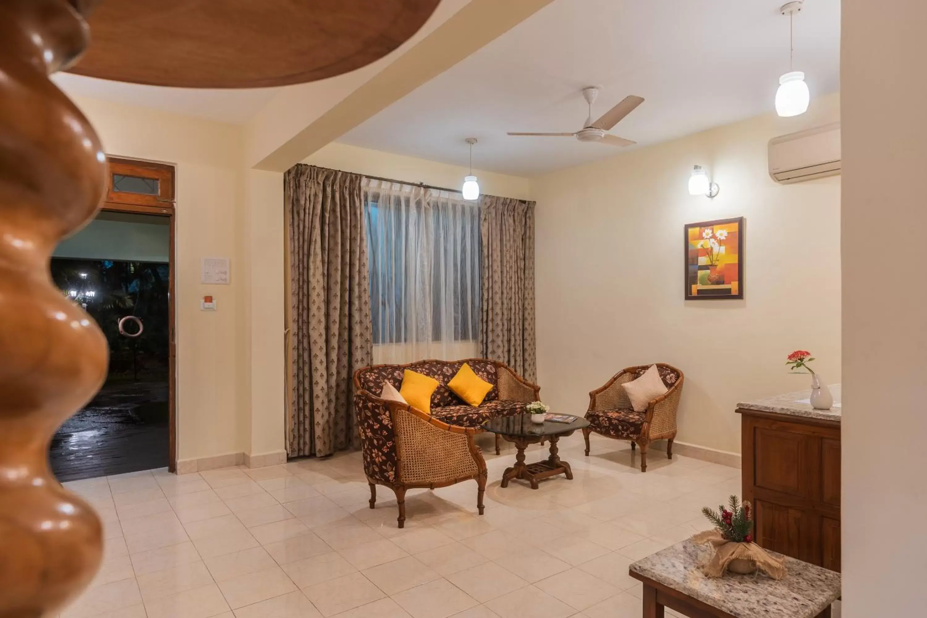 Living room, Seating Area in De Mandarin Beach Resort Suites & Villas, Candolim