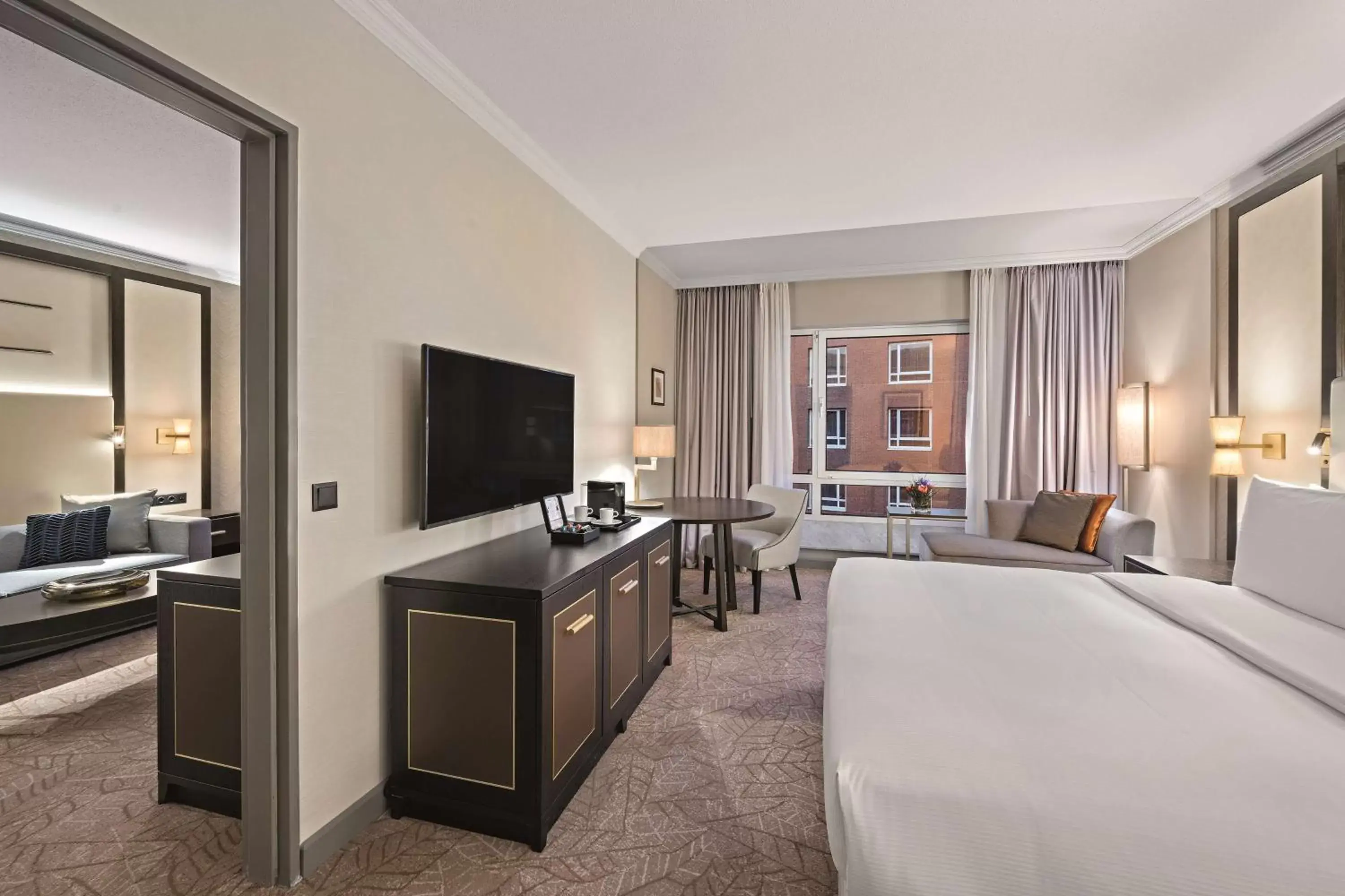 Bedroom, TV/Entertainment Center in Hilton Munich City