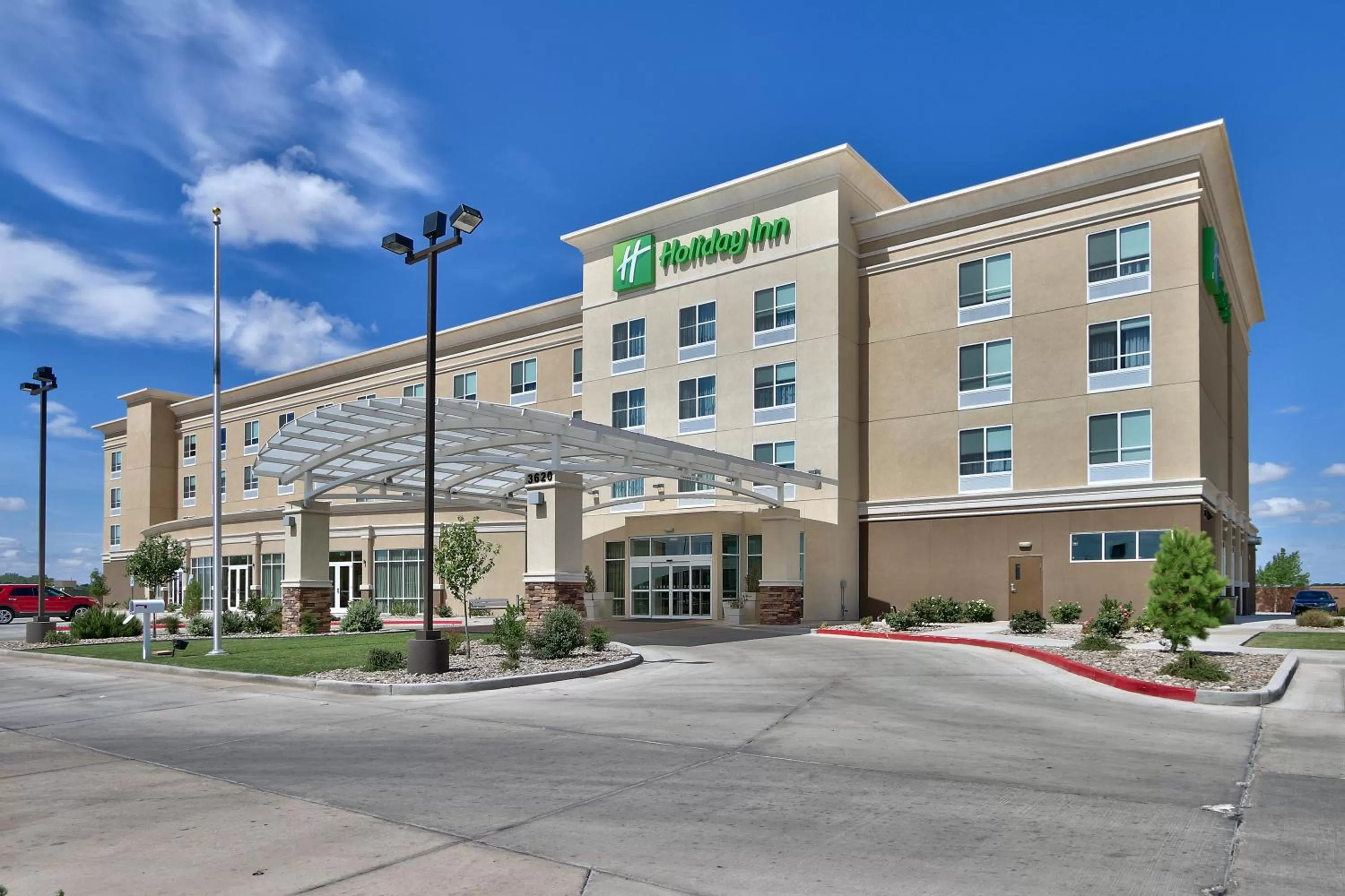 Property building in Holiday Inn Roswell by IHG