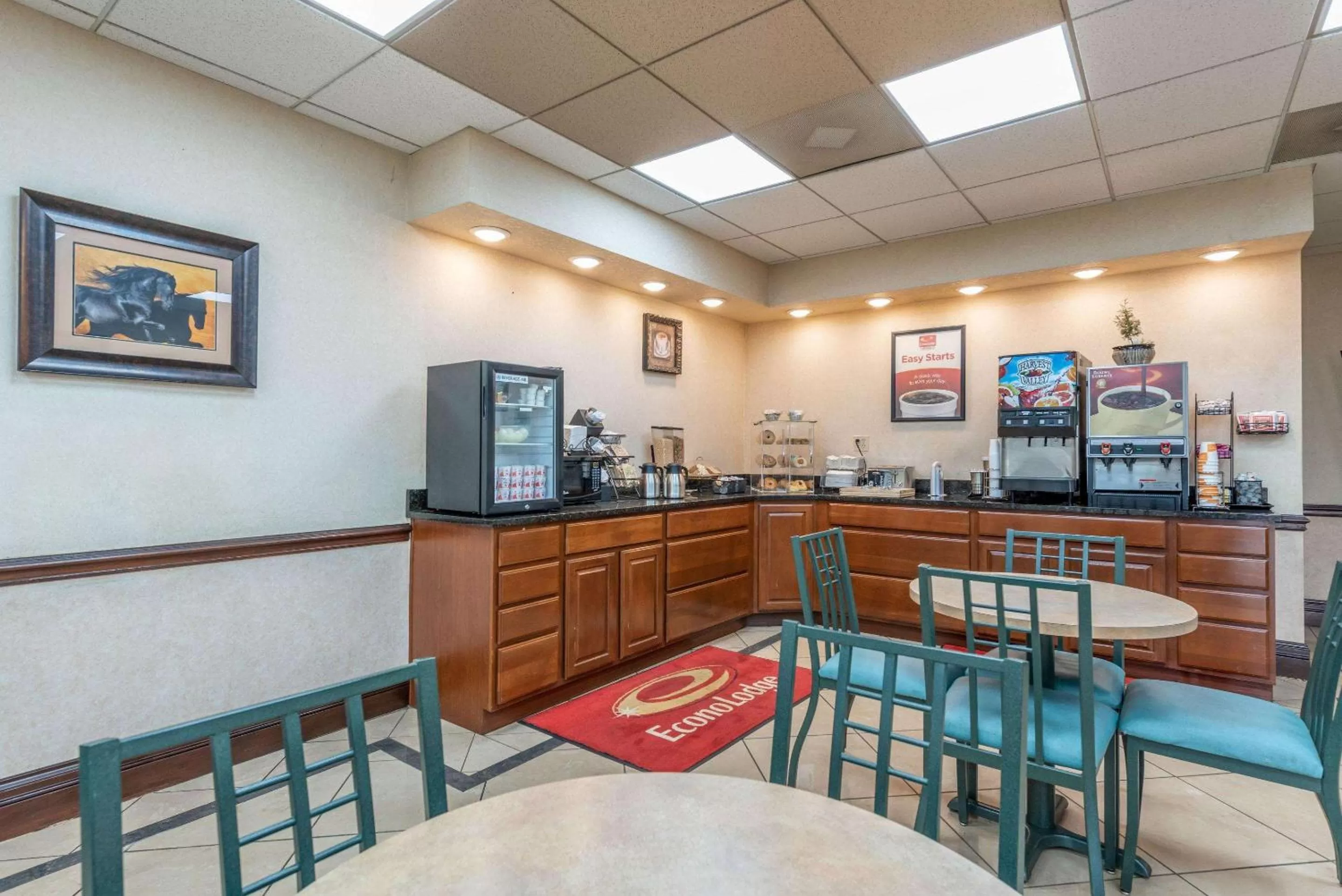 Restaurant/places to eat in Econo Lodge Louisville Downtown