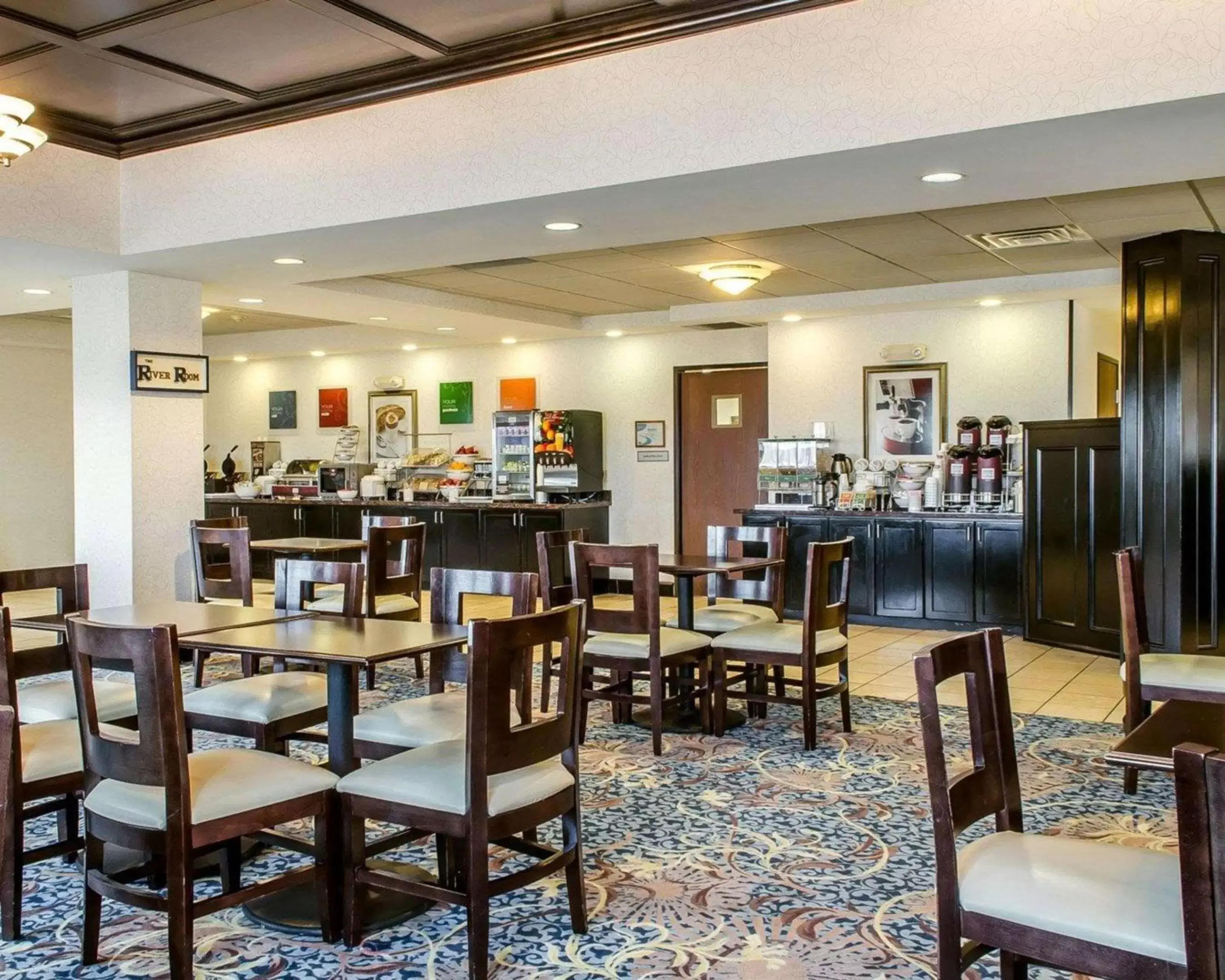 Restaurant/Places to Eat in Comfort Suites Bloomsburg
