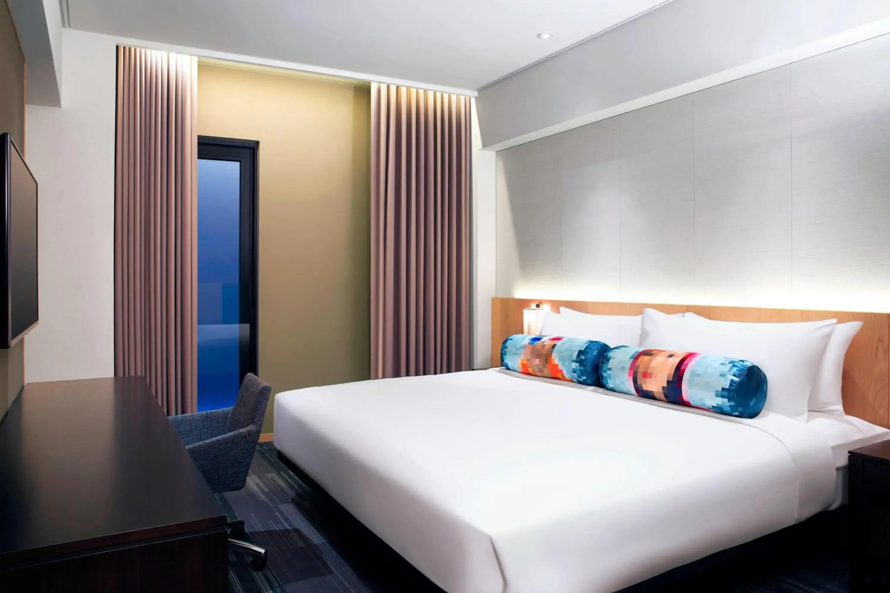 Photo of the whole room, Bed in Aloft Taipei Zhongshan