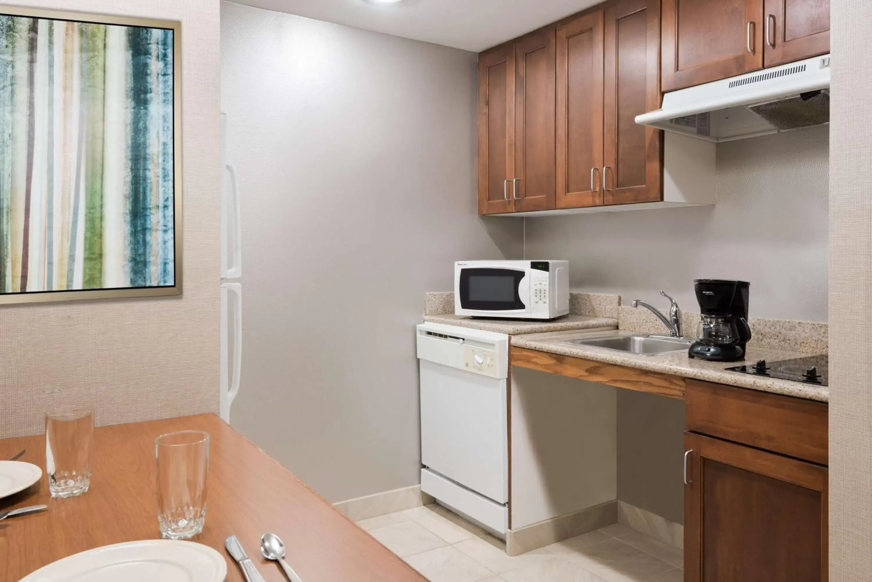 Kitchen or kitchenette, Kitchen/Kitchenette in Homewood Suites by Hilton Holyoke-Springfield/North